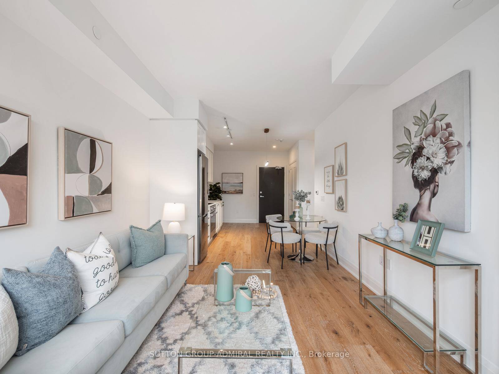 Welcome to 293 The Kingsway 218, a stunning suite in one of Etobicoke's most luxurious condominium developments.