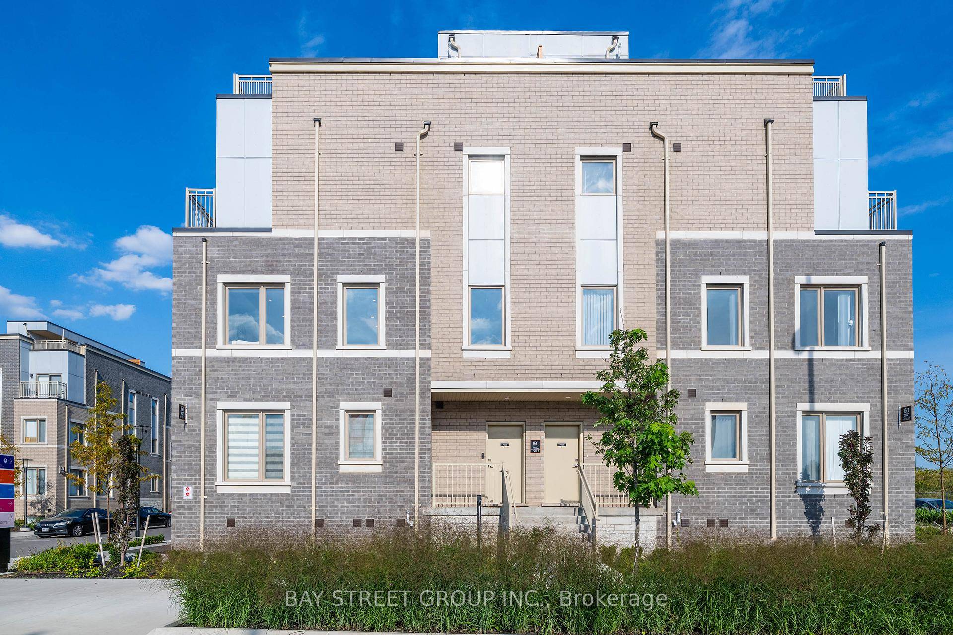 Stunning only 1 YEAR OLD M2 TOWNS TOWNHOUSE meticulously MAINTAINED BY OWNER.
