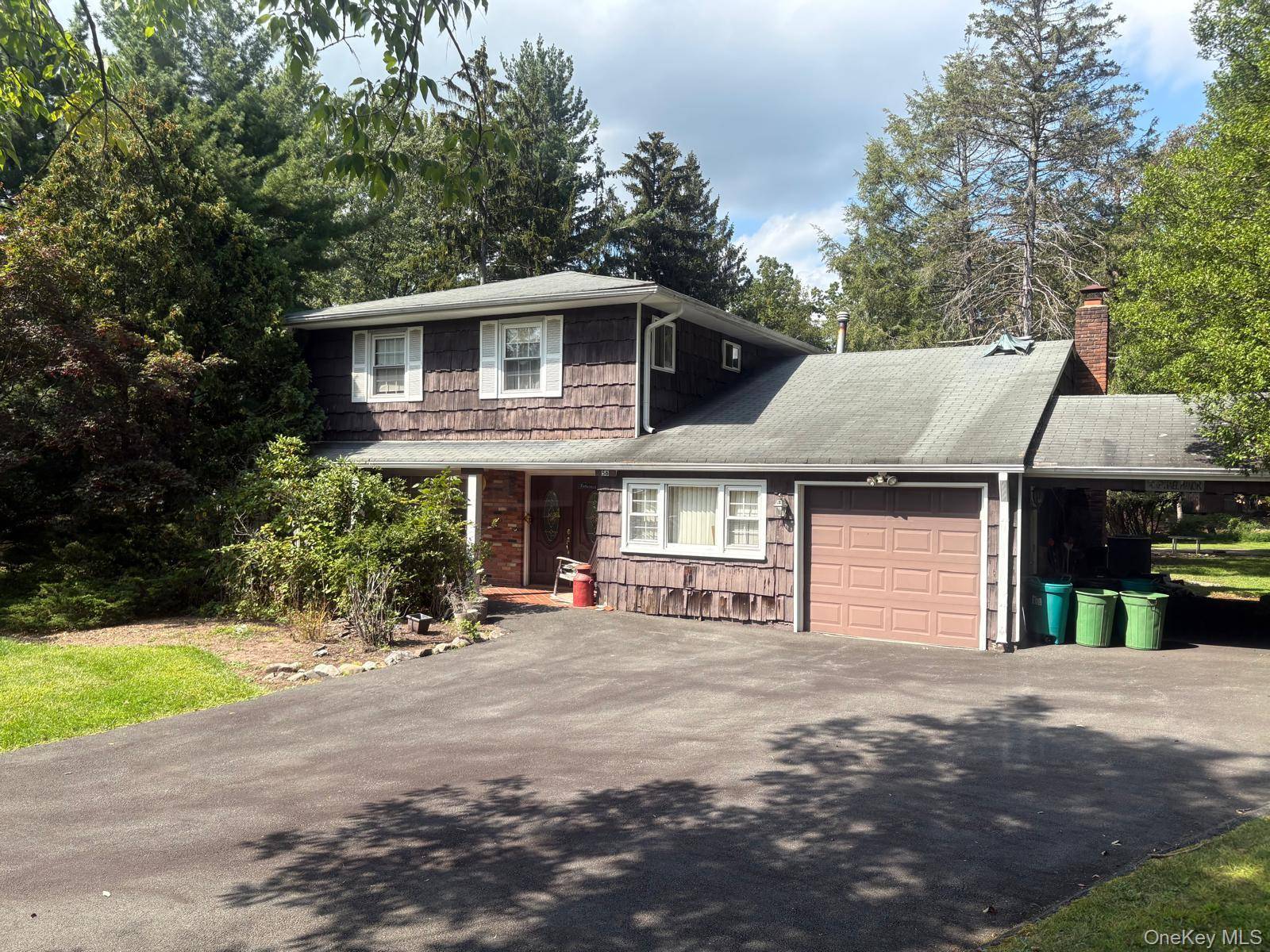 Lovingly cared for by its original owners, this 4 bedroom splanch in the desirable Forshay area is full of warmth and character !