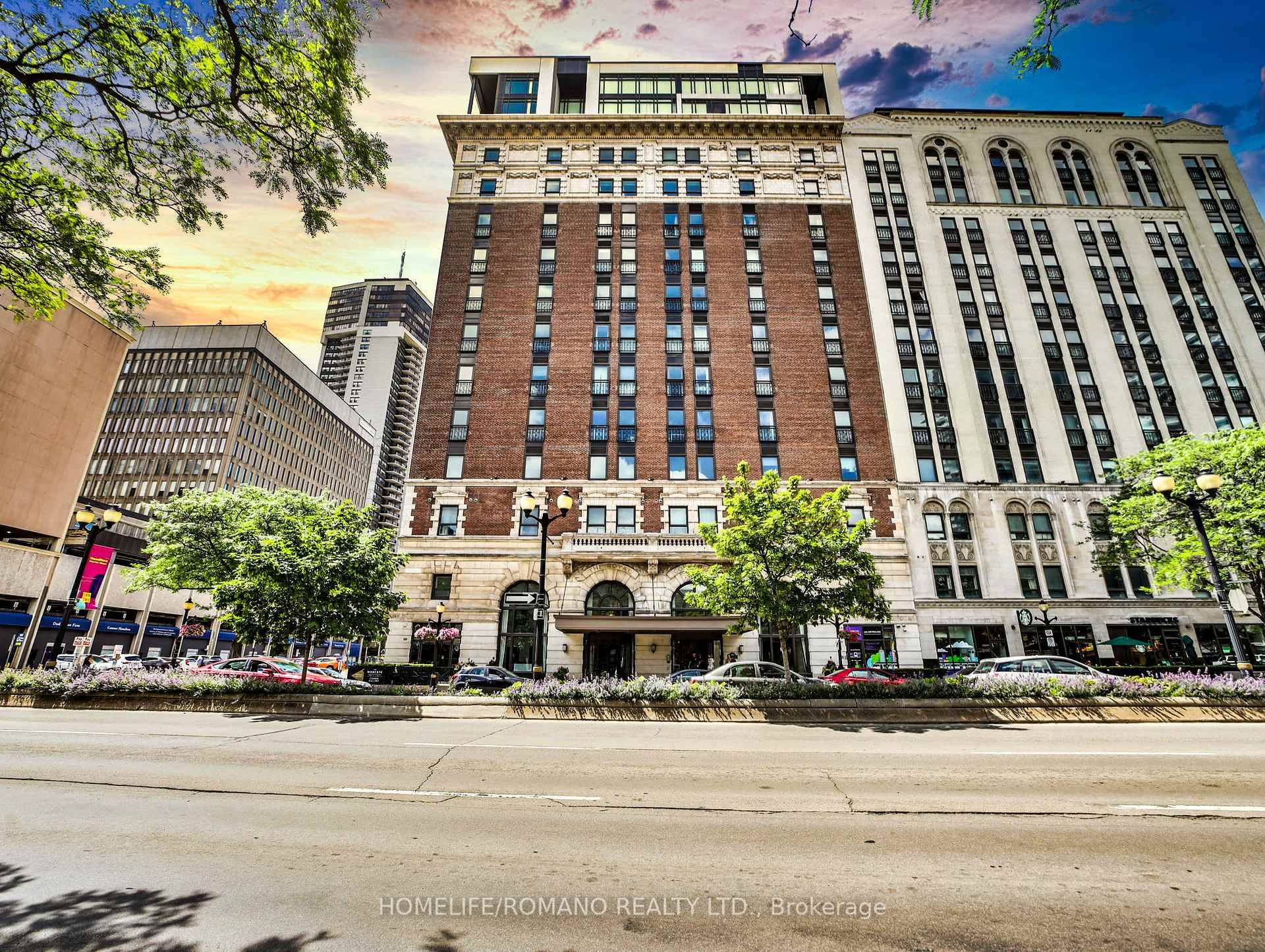 STEP INTO THIS STYLISH 1 BEDROOM, 1 BATHROOM LOWER PENTHOUSE IN ONE OF DOWNTOWN HAMILTONS MOST ICONIC BUILDINGS.