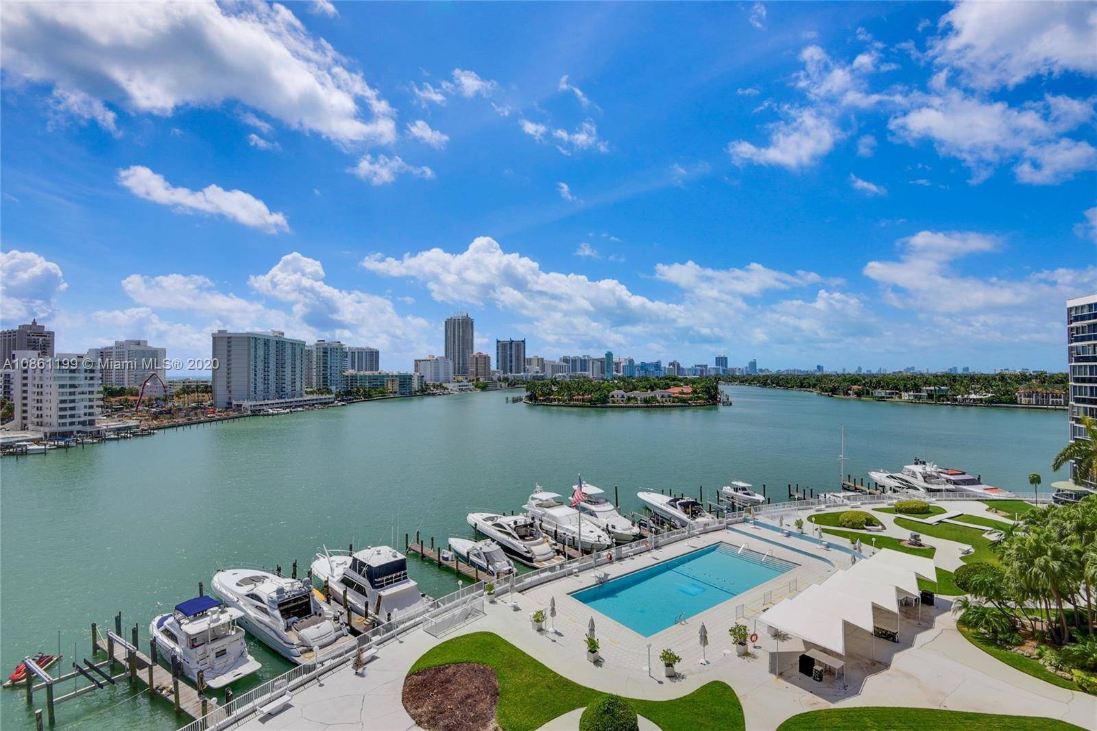 Best one bedroom unit with a den in the prestigious King Cole building !