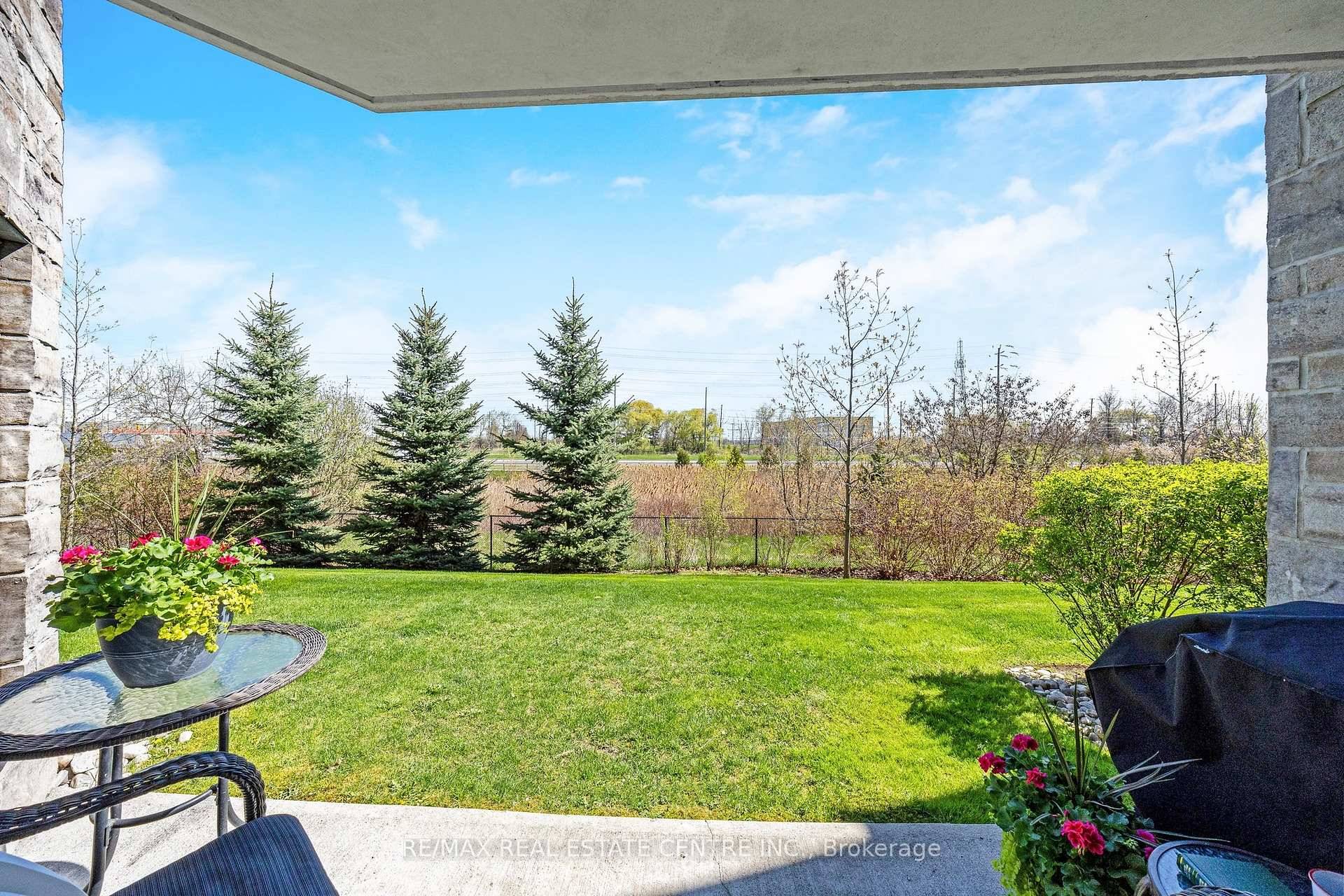 PRIME EAST END LOCATION FACING GREENSPACE and RAVINE !