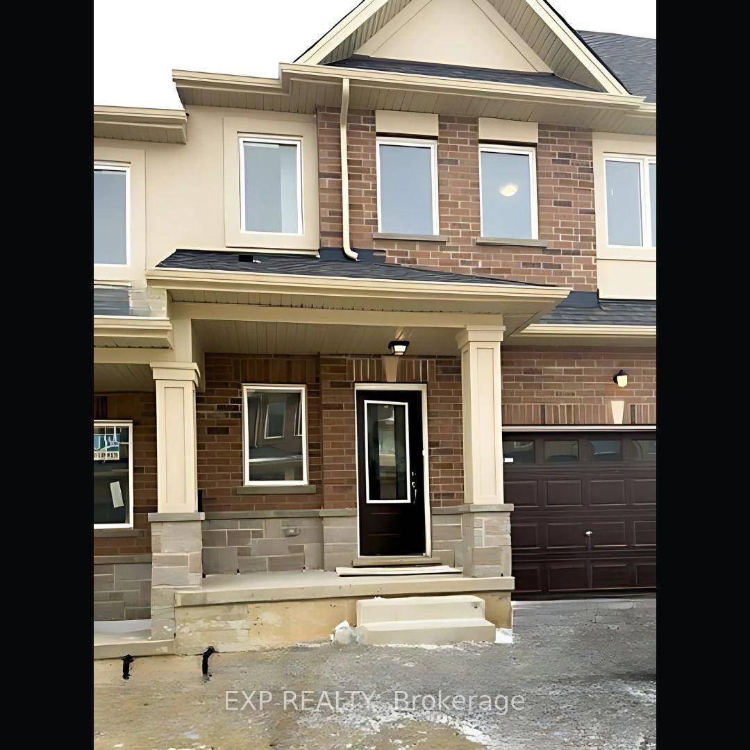 Stunning Townhouse in Desirable Hamilton Neighborhood !