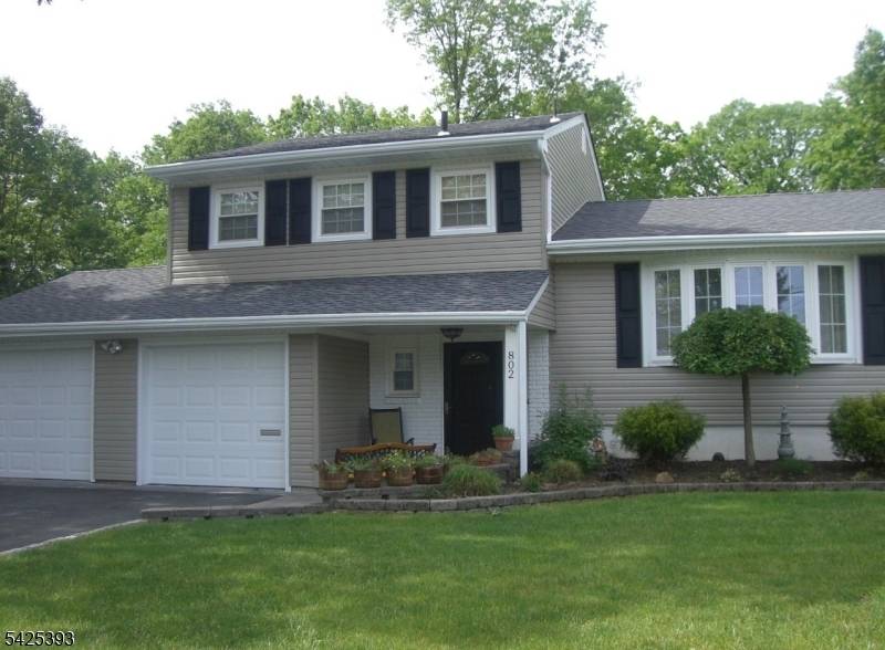 Move in ready and in a charming neighborhood, what more could you ask for ?