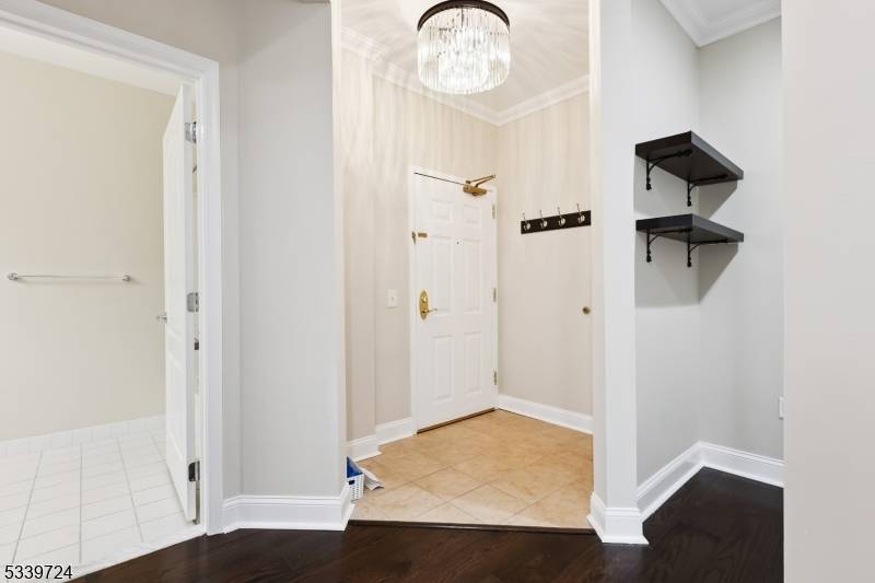 Available immediately ! This spacious hickory model has 1152sq of living space.