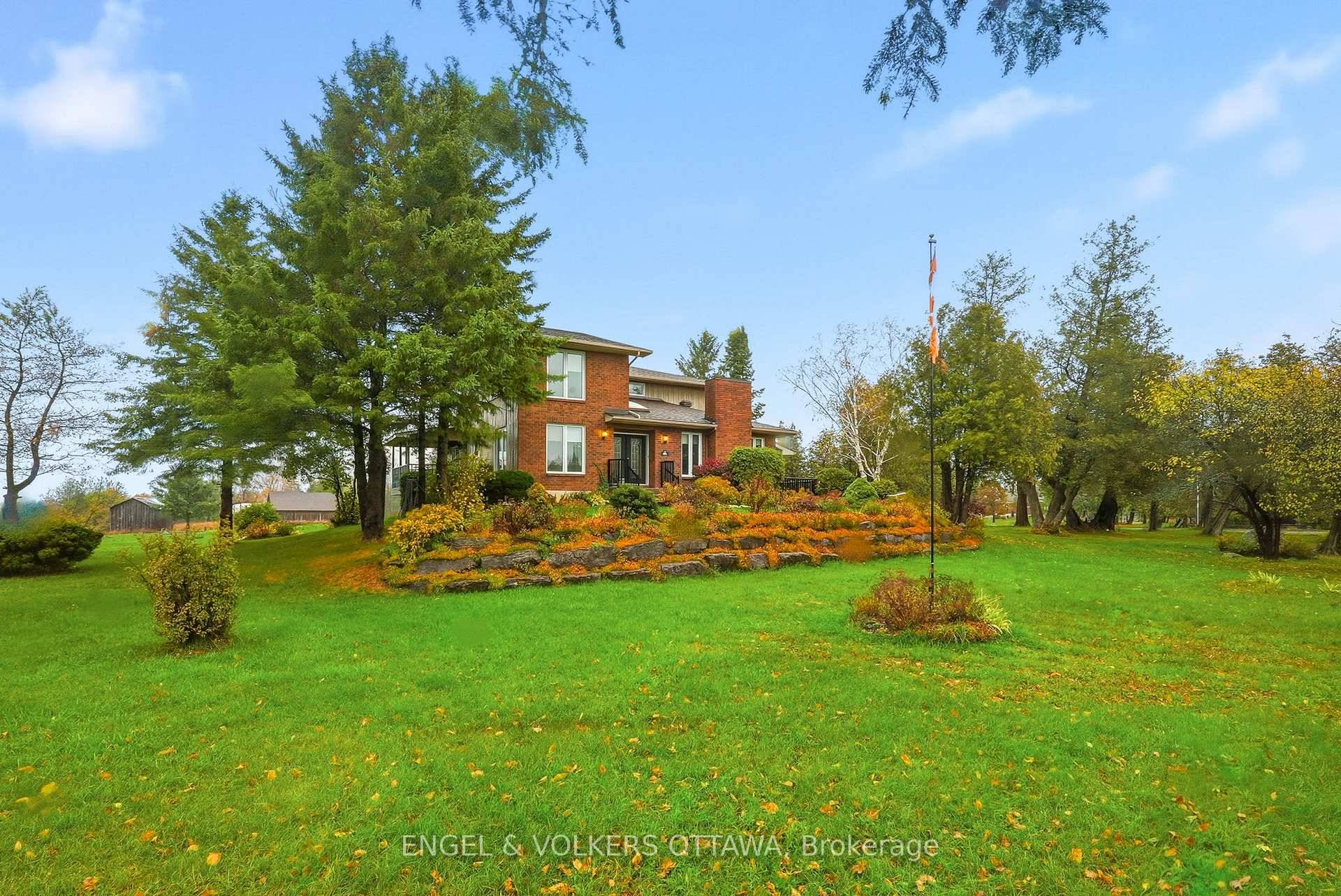 Welcome to 101 Carterfarm Crescent !