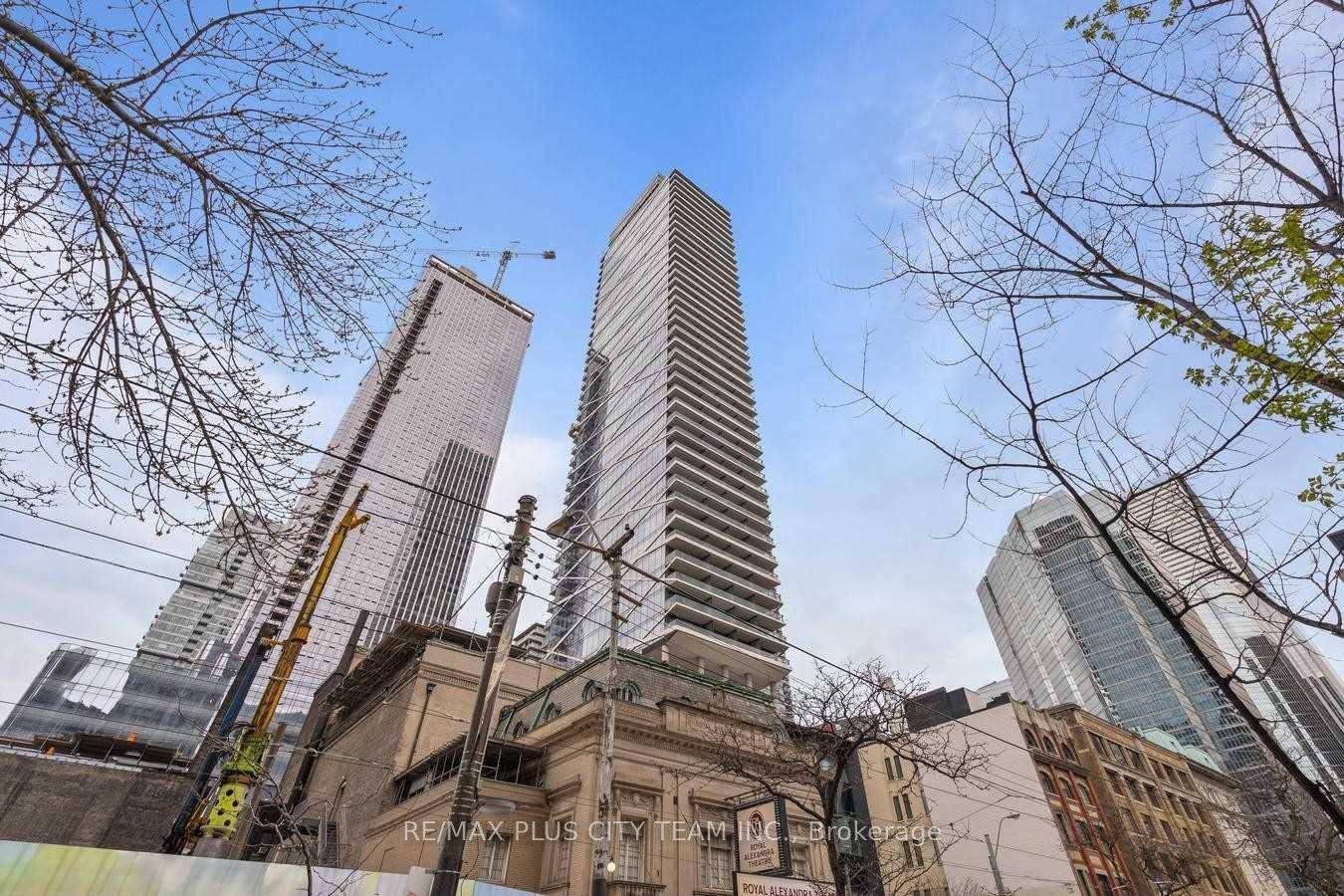 Experience upscale urban living in the heart of Torontos Entertainment District at Theatre Park Condos.