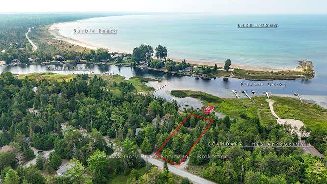 Welcome to 269 Ogimah Rd, a well kept 3 bedroom cottage offering one of the best locations on Chief's Point.