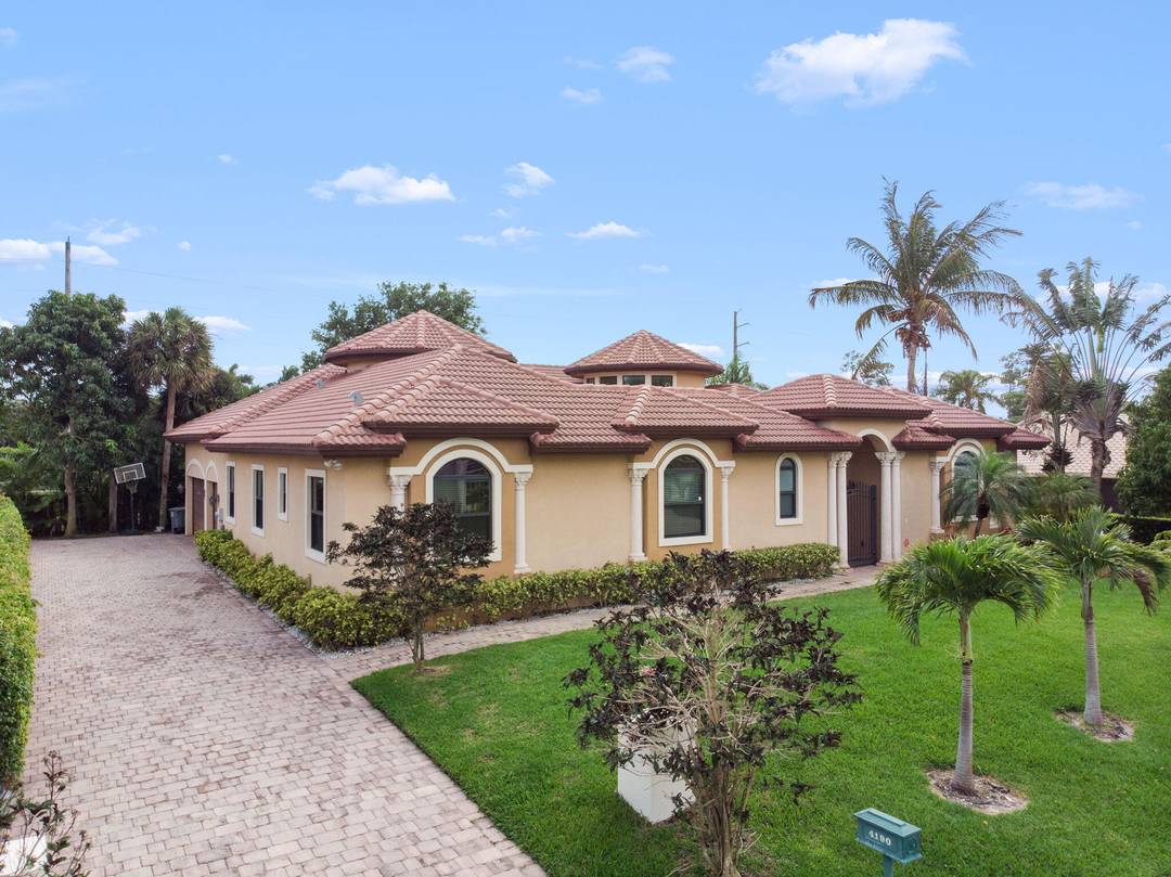 Beautifully appointed home in Pine Tree Golf amp ; Country Club, featuring a course by renowned architect Dick Wilson.