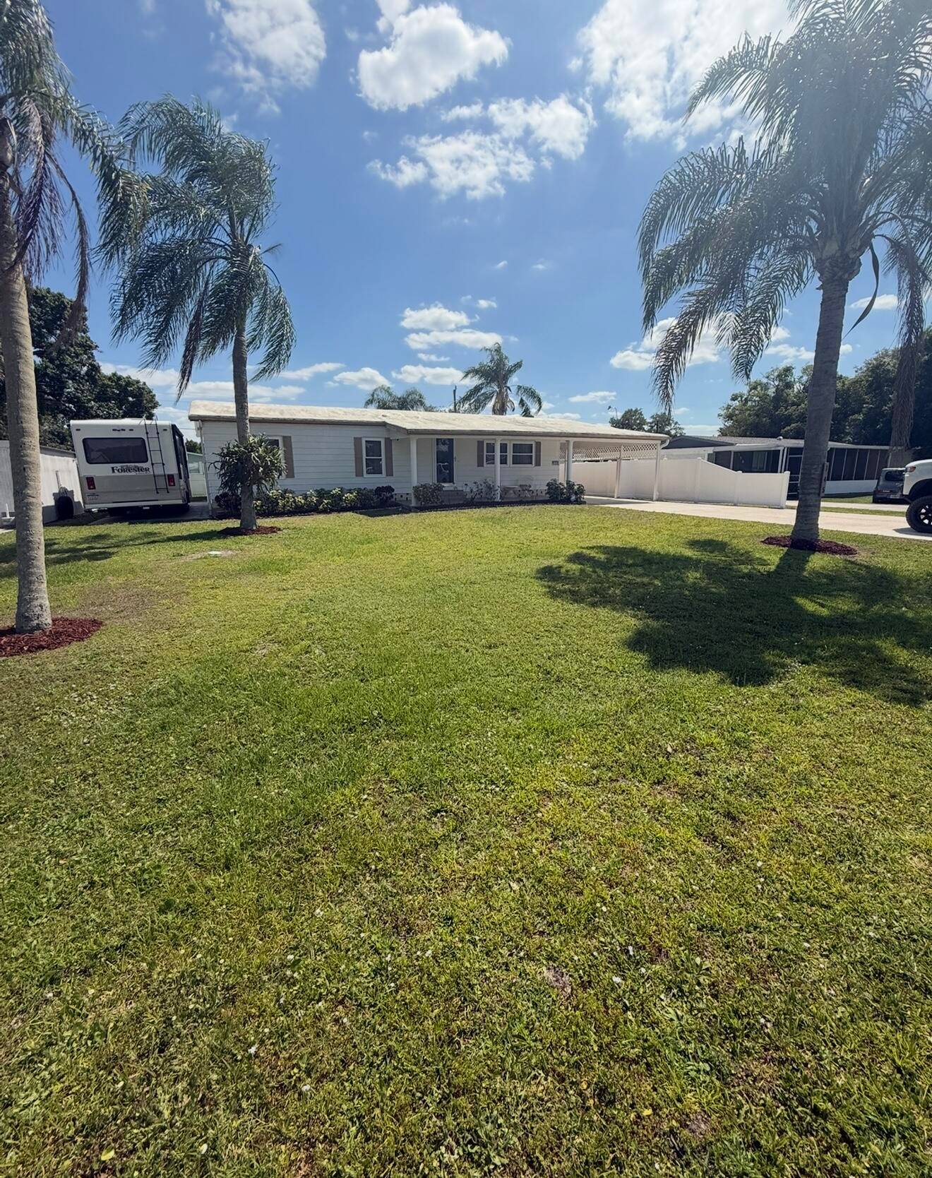 Welcome to your charming Florida dream home !
