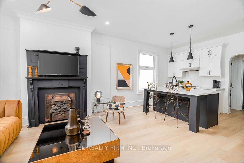 Luxury, fully furnished executive 1 bedroom suite located in the highly regarded Old North Bishop Hellmuth Heritage District, steps to Downtown London.