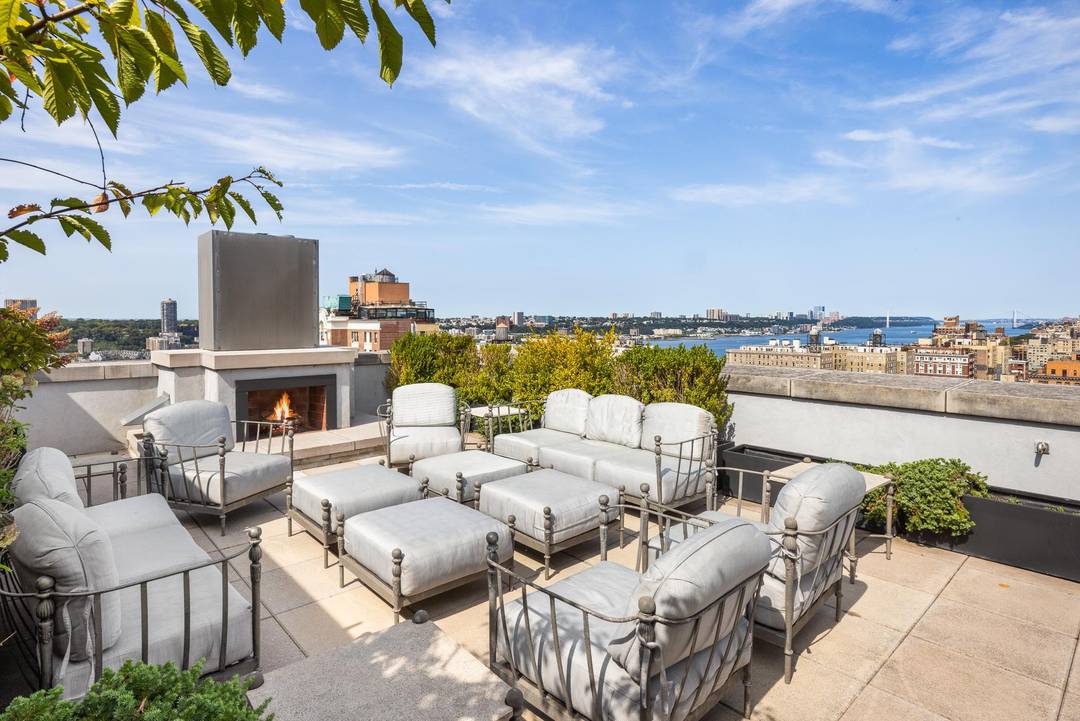 The penthouse at 535 West End Avenue is truly a one of a kind home !