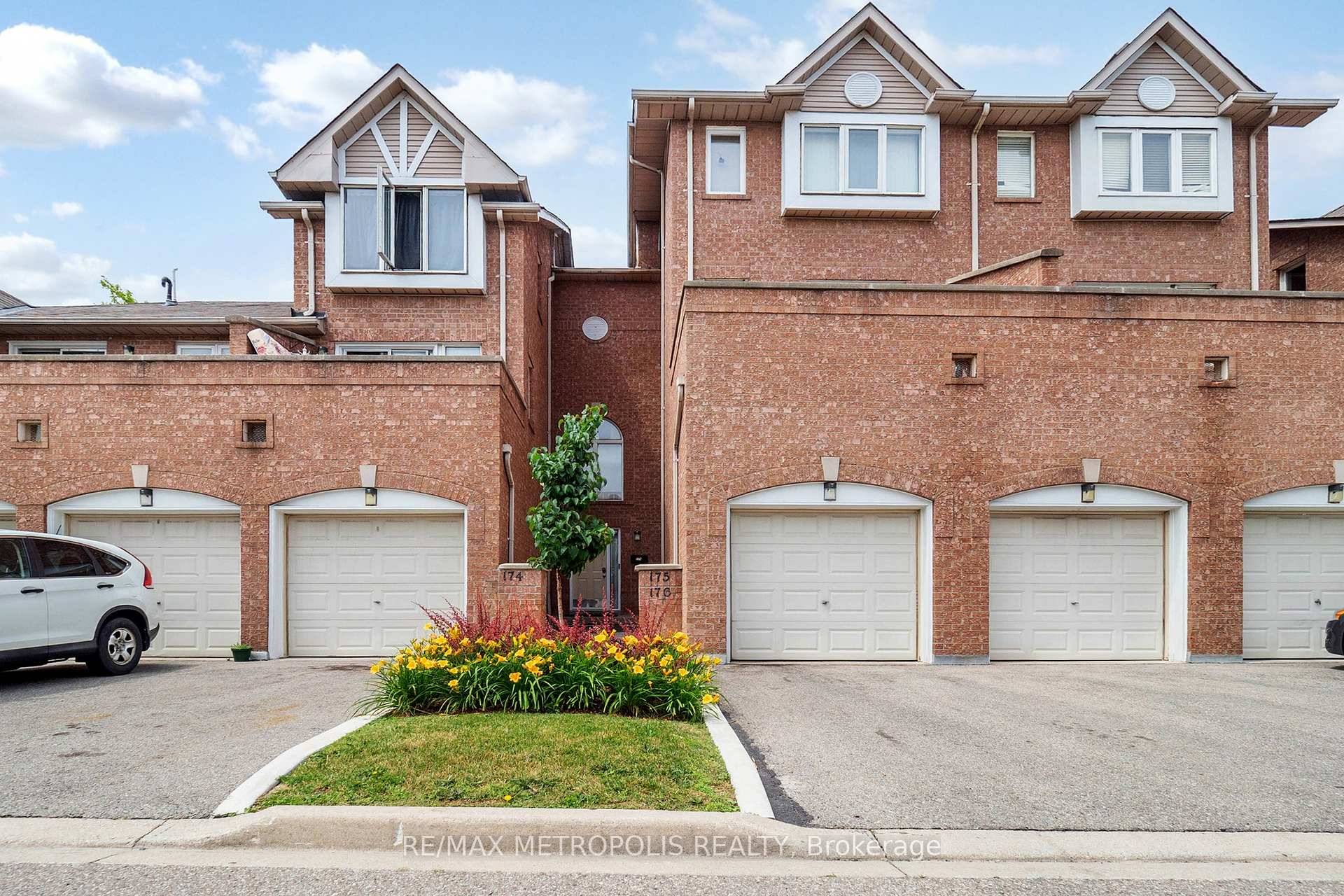 Beautiful Townhouse with Finished Basement in Prime Mississauga Location.