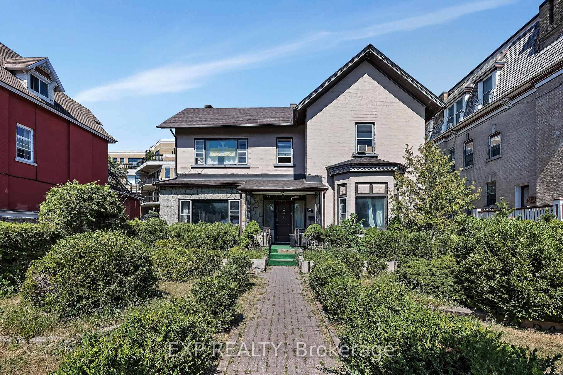 Prime investment opportunity in the heart of Sandy Hill, less than a 10 minute walk to the University of Ottawa.