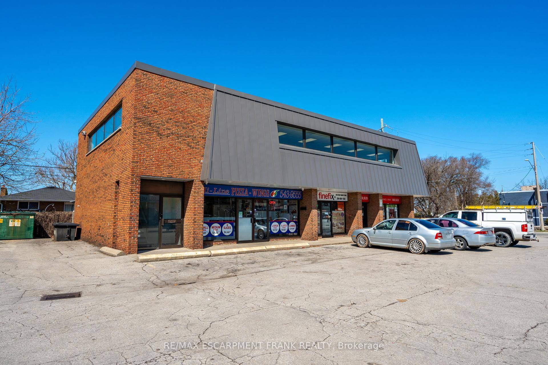 Fantastic opportunity to lease this 2500 sq.