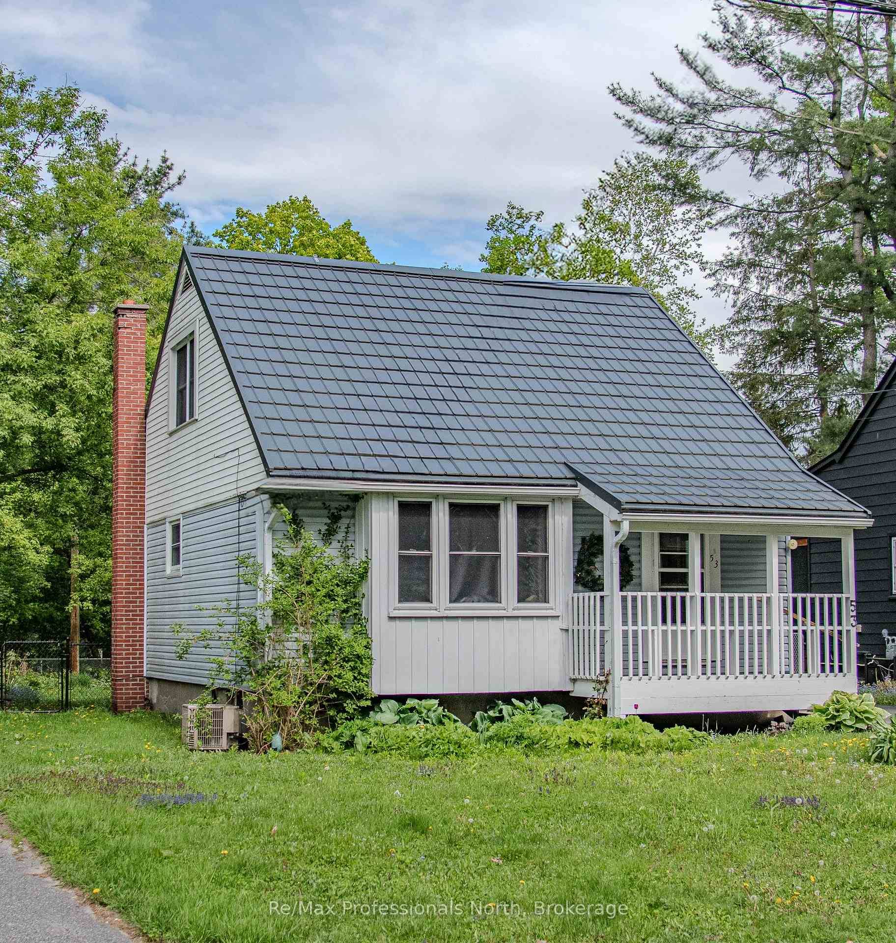 If you adore the timeless appeal of classic homes but could do without the old roof, outdated wiring, or aging furnace this ones for you Perfect this ones had all ...