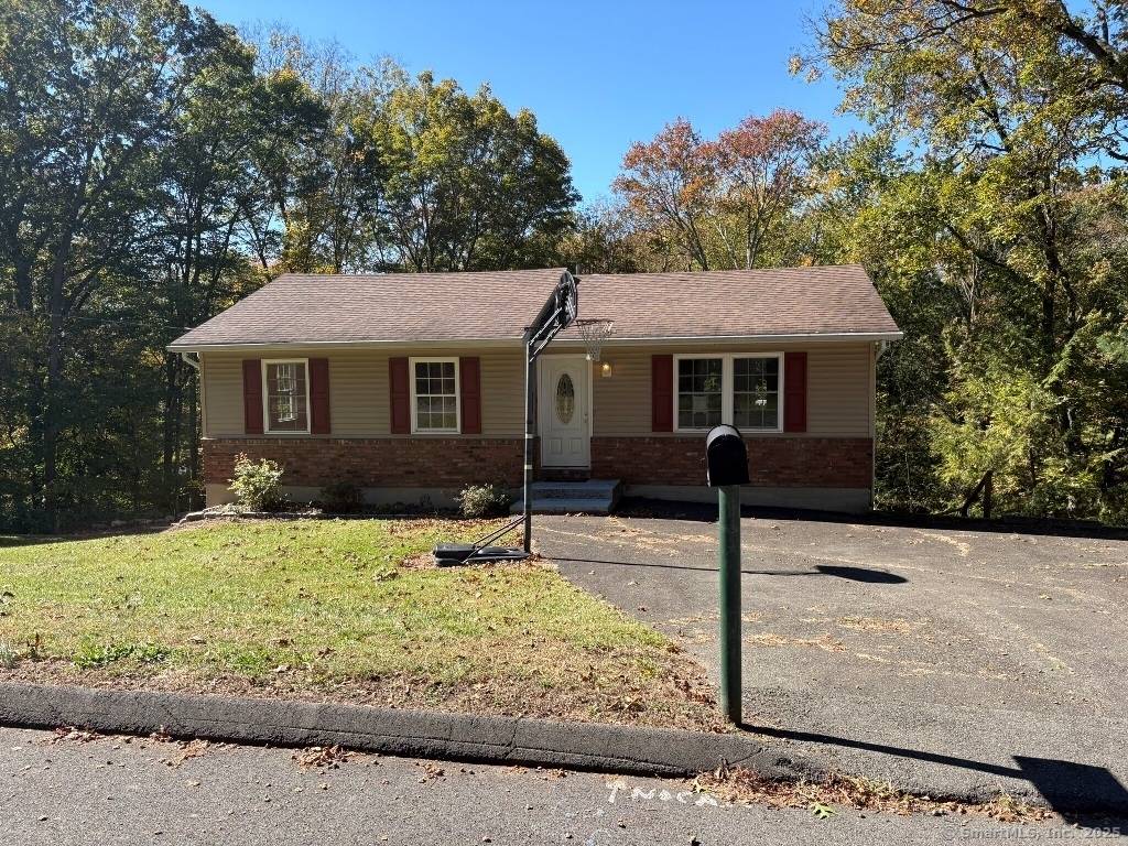 Fantastic ranch style home close to all amenities !