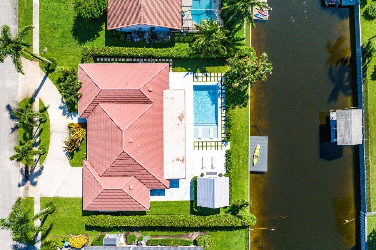 Exquisite Waterfront Home in Lake Eden.