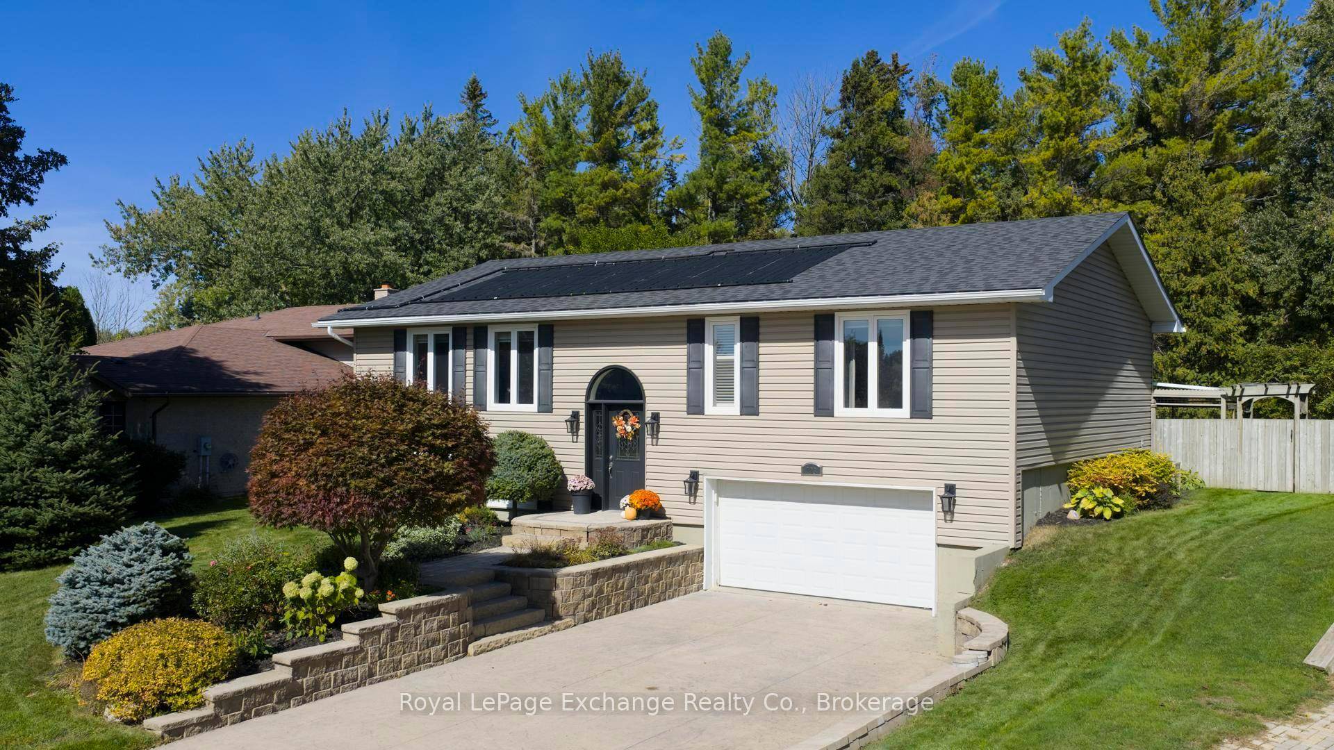 A picture perfect location on a quiet cul de sac, backing onto greenspace, and easy access to the Davidson Centre with all of its parks and amenities.