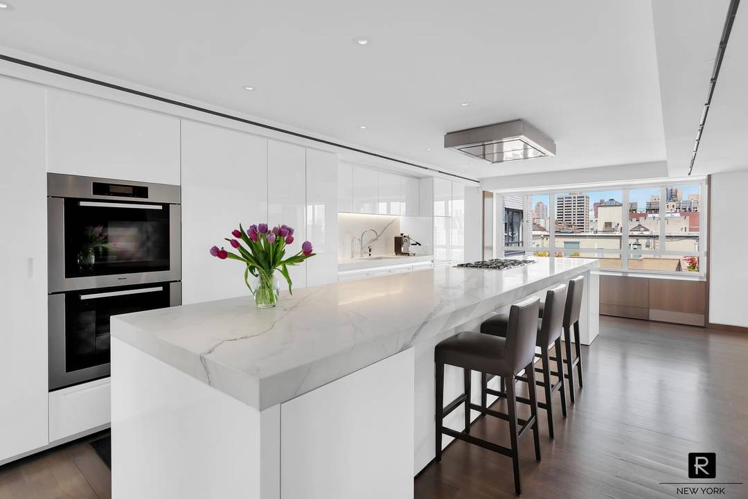 Prominently featured in Architectural Digest and impeccably transformed by celebrated architect and designer Russell Groves, this exceptional home spans approximately 3, 500 sq.