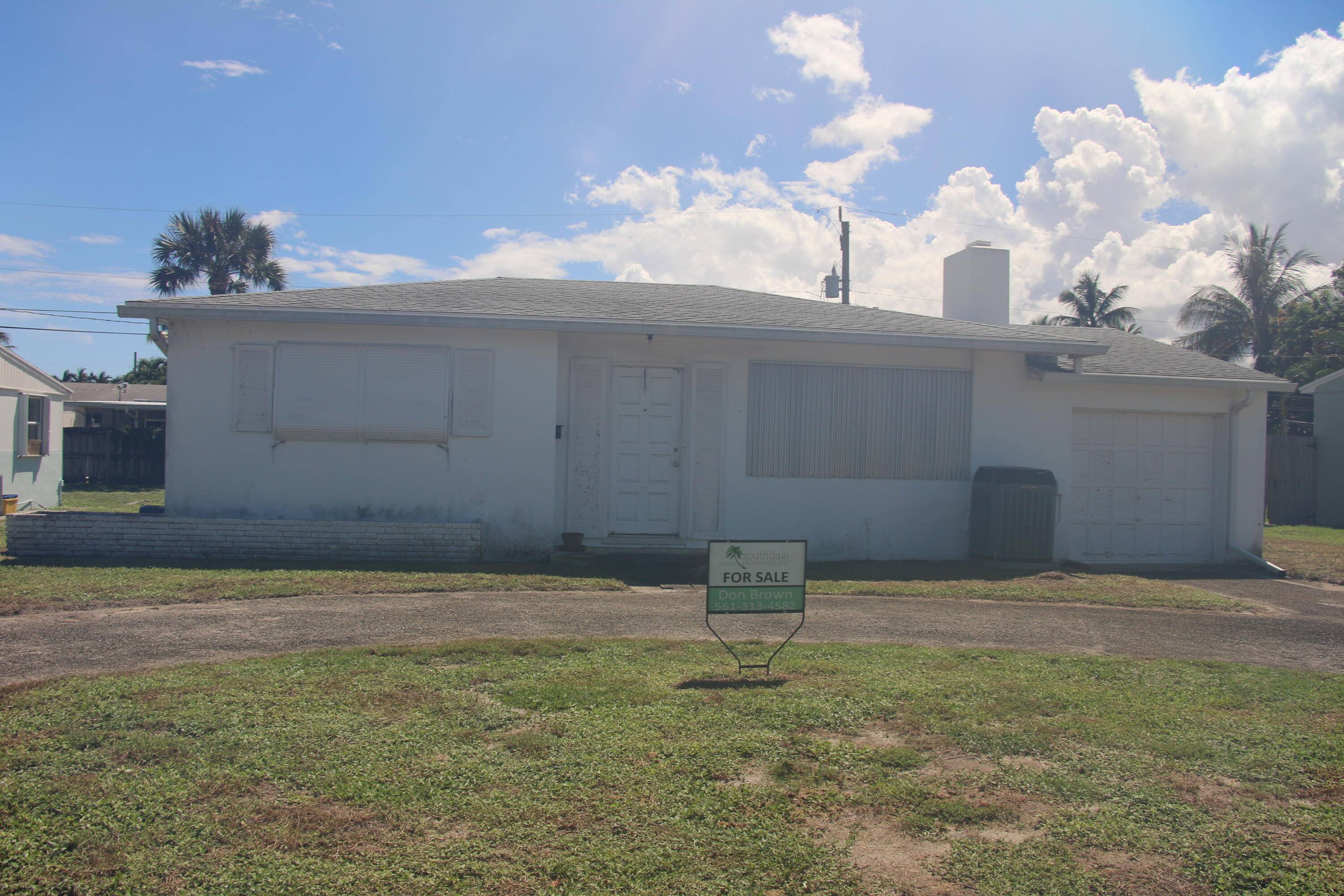 Renovate or build. Fabulous location middle of the block where there are similar properties under construction.