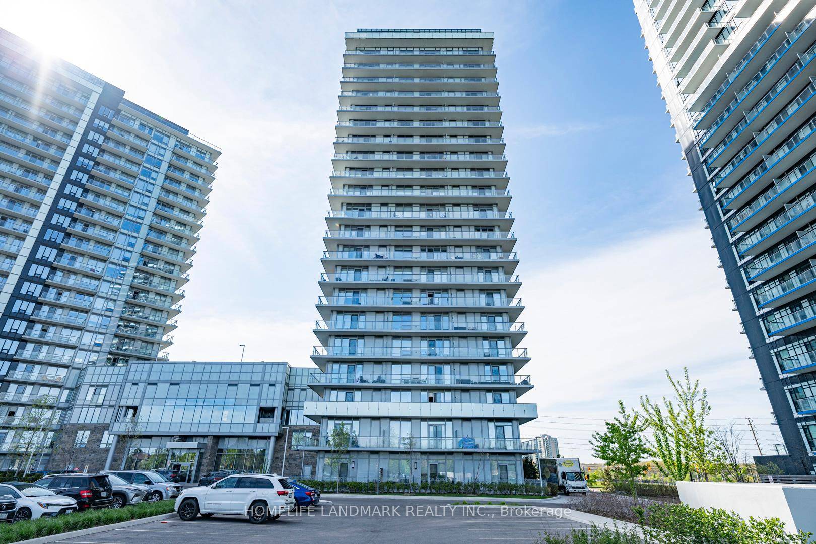 Welcome to Erin Square a beautifully designed 2 1 bedroom suite offering over 810 sqft of modern living in the heart of Central Erin Mills.