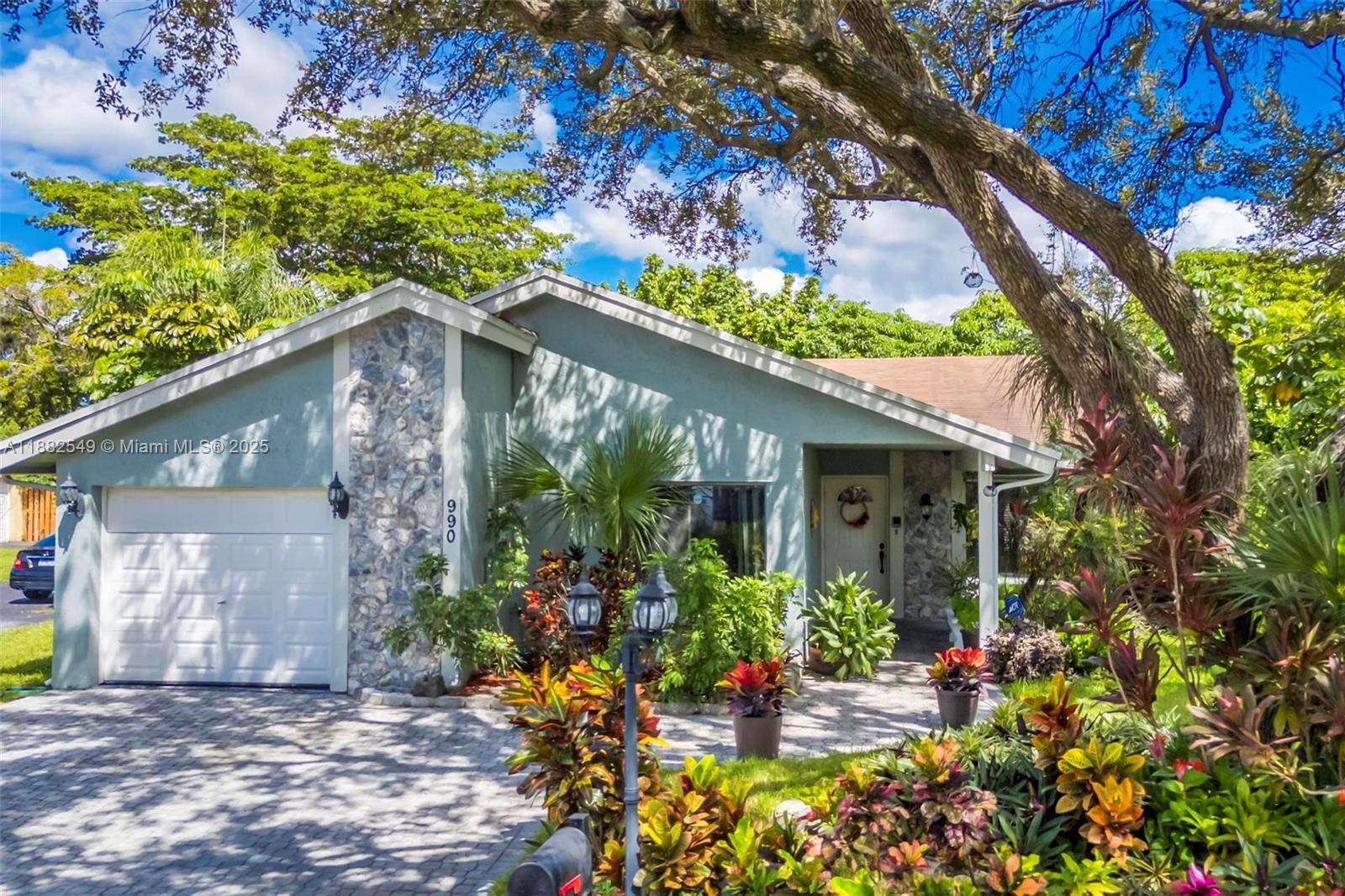 Beautifully updated 3BR 2BA home on a quiet cul de sac in a sought after 42 home community of Bayberry Village.