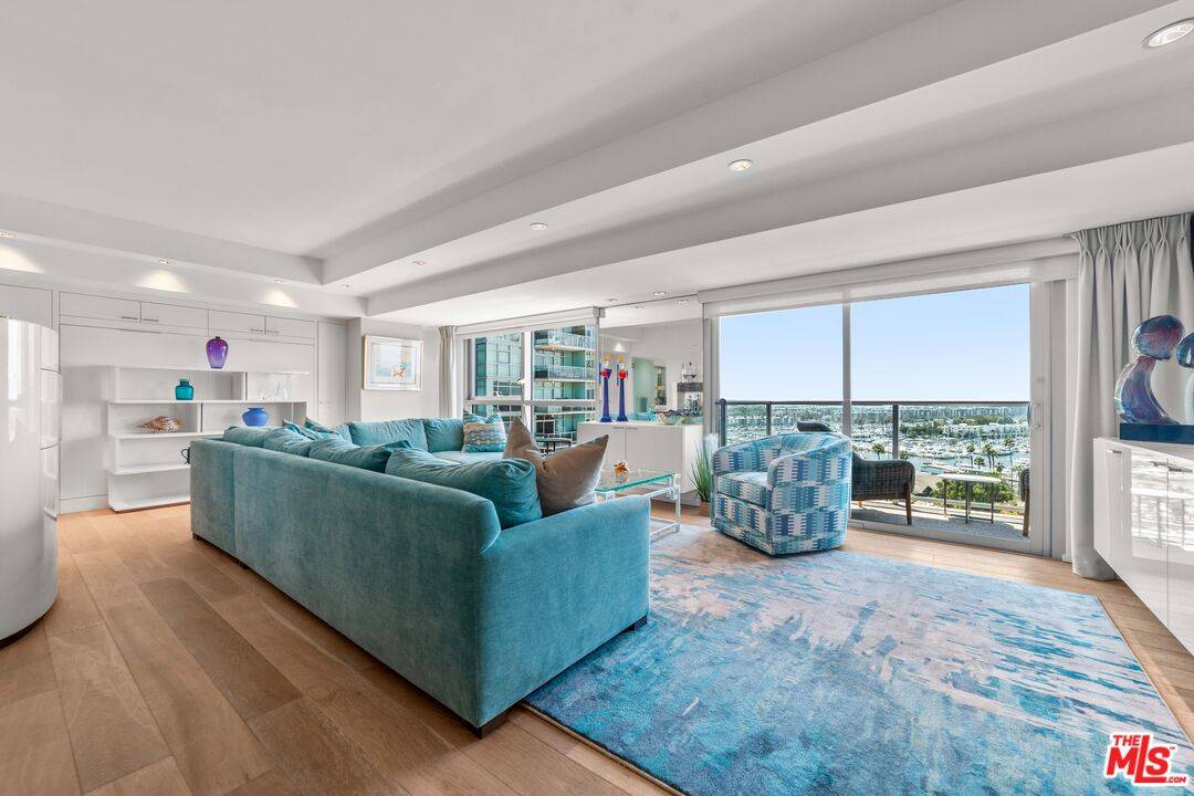 13700   Marina Pointe Dr 2BR Marina Del Rey La