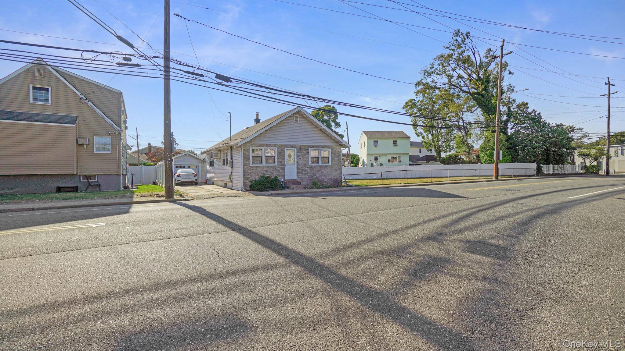 Beautiful single family Bungalow cottage situated in a 0.
