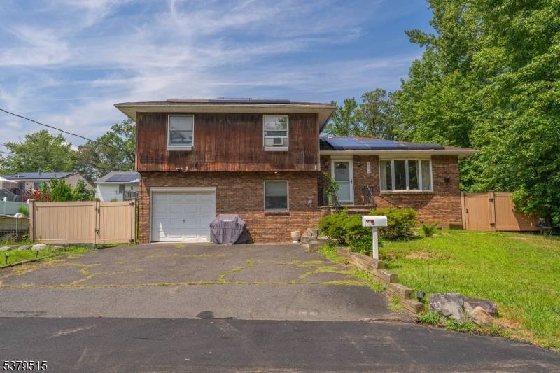 Spacious 3BR 2BA Bi Level on Corner Lot by Woods South AmboyWell maintained bi level home on a desirable corner lot at the end of a quiet dead end street, ...