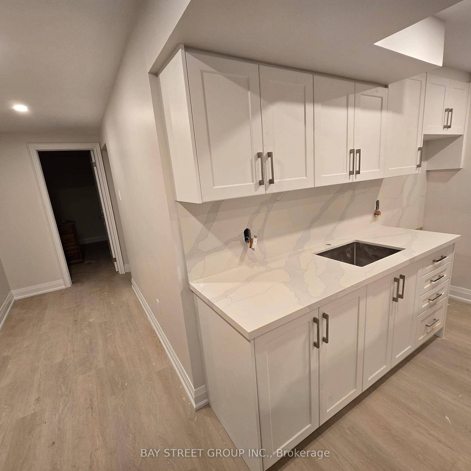 Brand New 2 Bedroom Basement Apartment Separate Entrance Thornhill St.