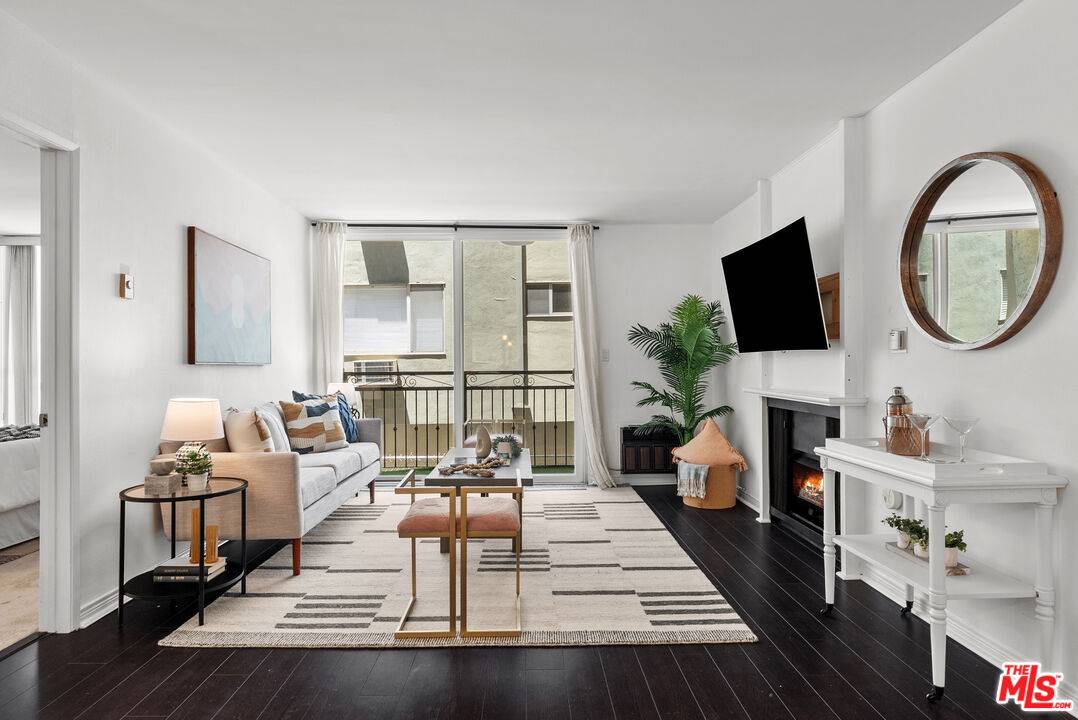 1885   Veteran Ave 2BR Beverlywood La