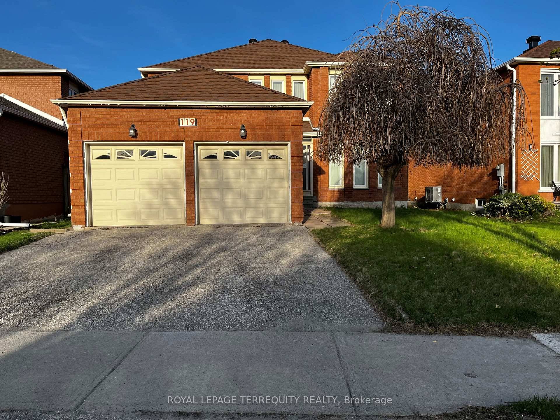 A Beautiful Two Storied Spacious House With 6 Bed Room 2 Den and 6 Wash Room.