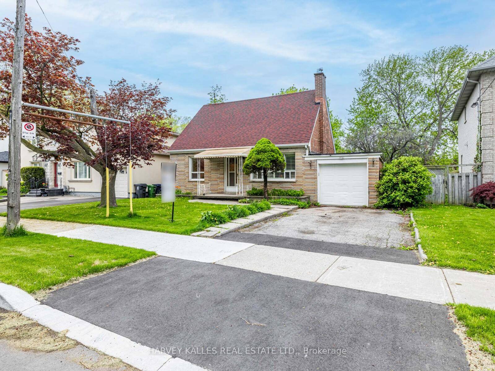 Nestled in the Highly Desirable Clanton Park Neighbourhood.