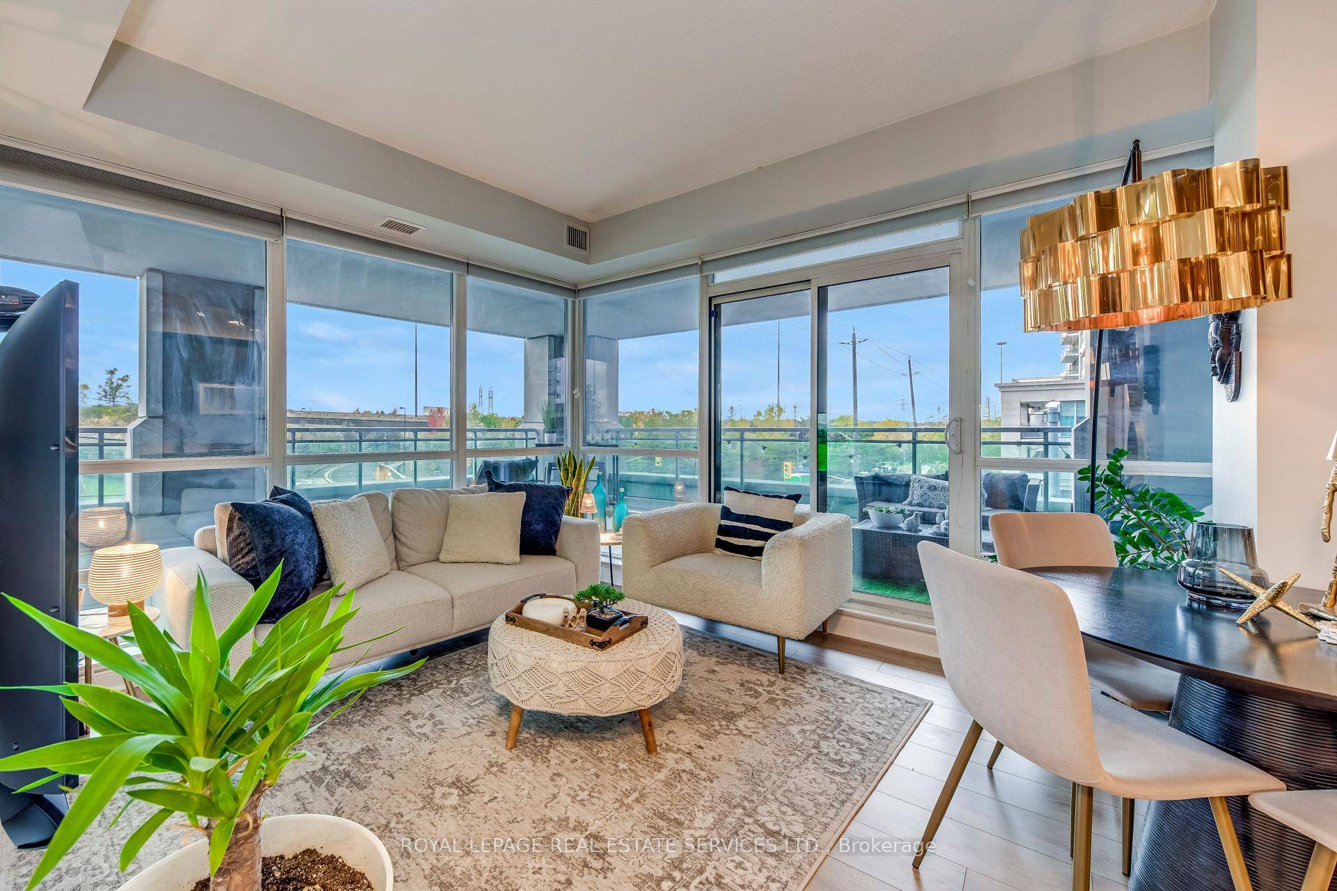 Exquisite Corner Unit 'Nautilus' in the heart of Humber Bay !