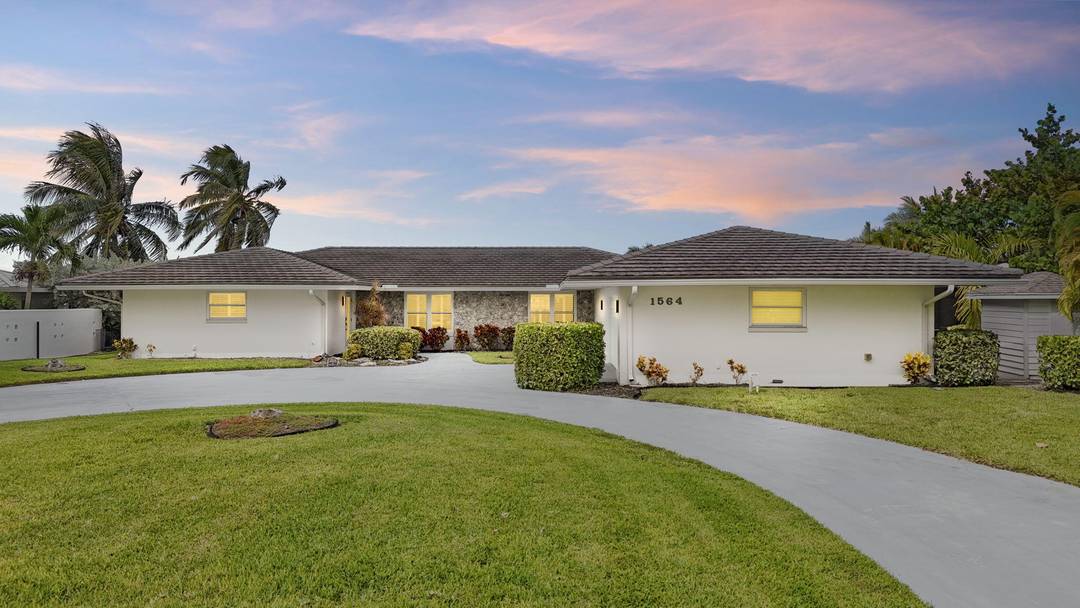 Beautifully renovated home in prime location on the deep water protected Faber Cove.