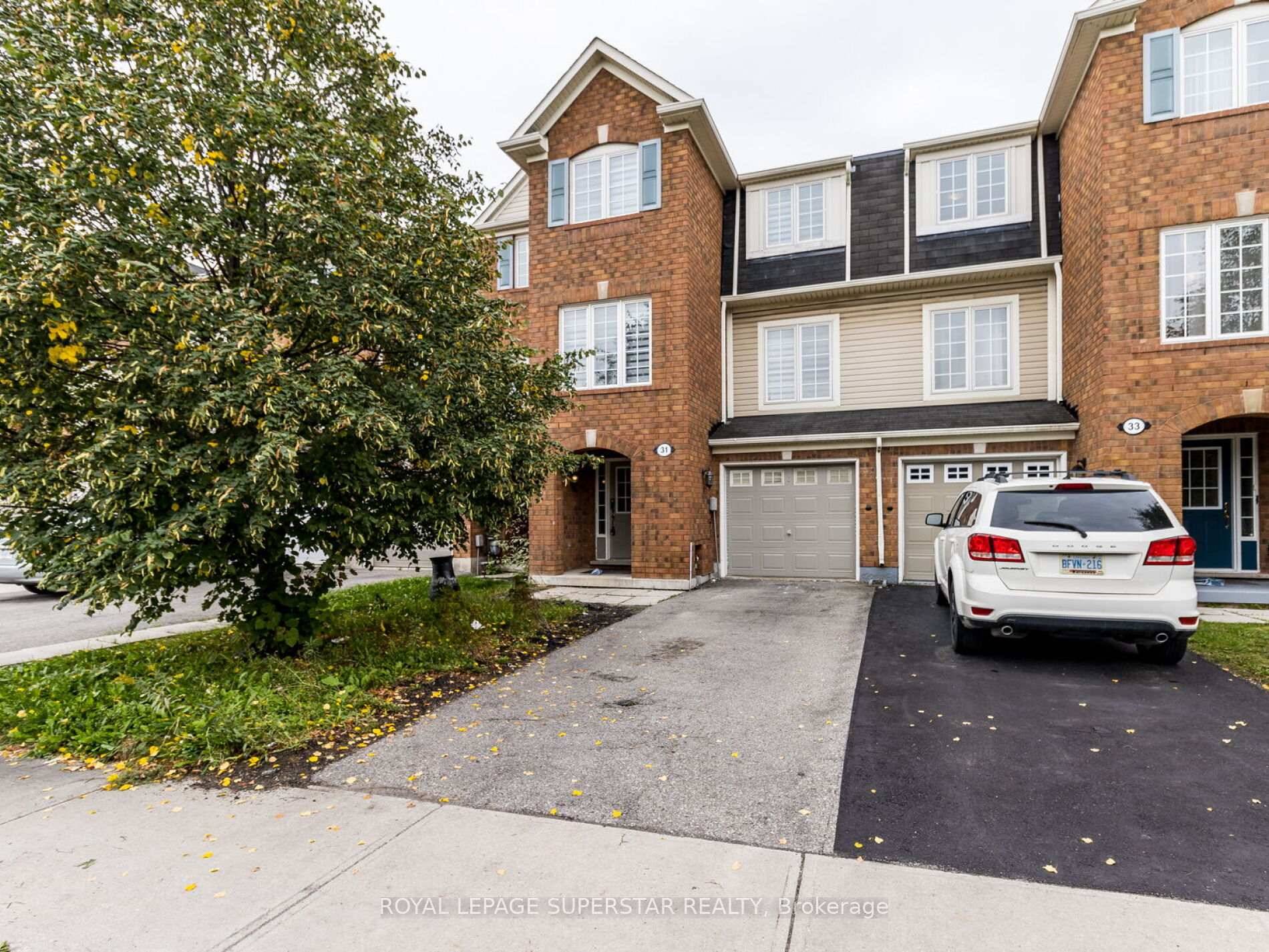 Gorgeous Well Kept 3 Bedrooms 4 Washroom House With Finished W O Basement In High Demand Area.