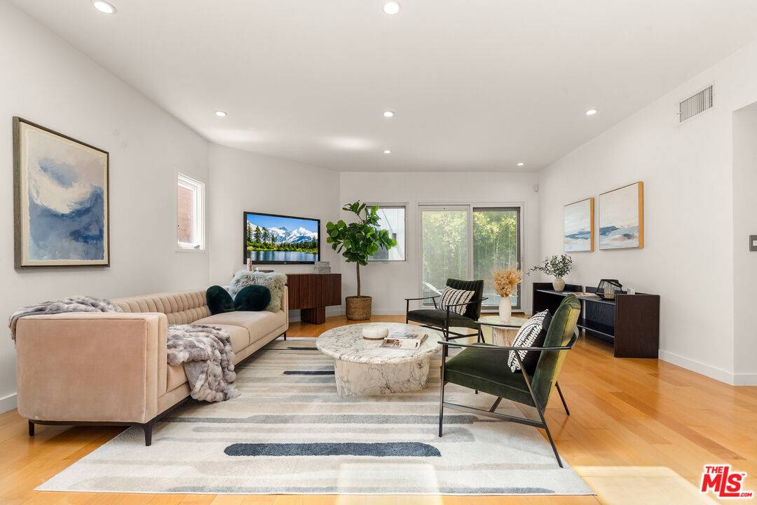 321  S Linden Dr 3BR Beverly Hills La
