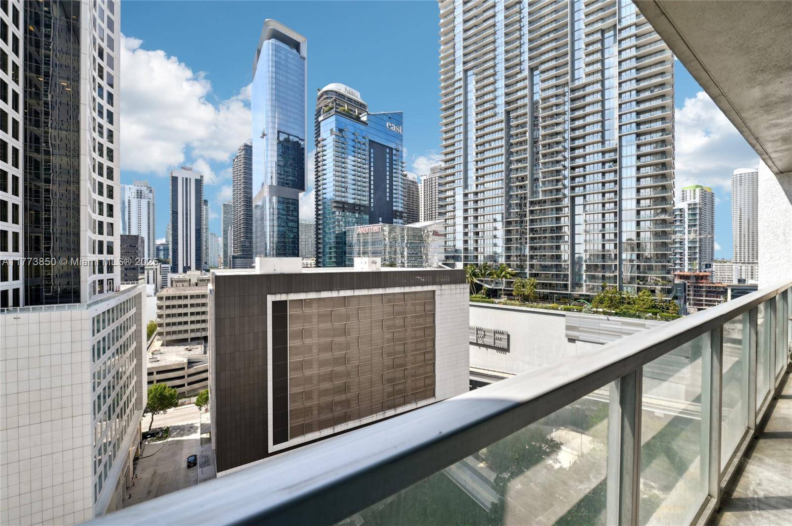 Experience luxury living in this elegant 1 bedroom, 1 bathroom condo with floor to ceiling windows that offer stunning city and bay views.
