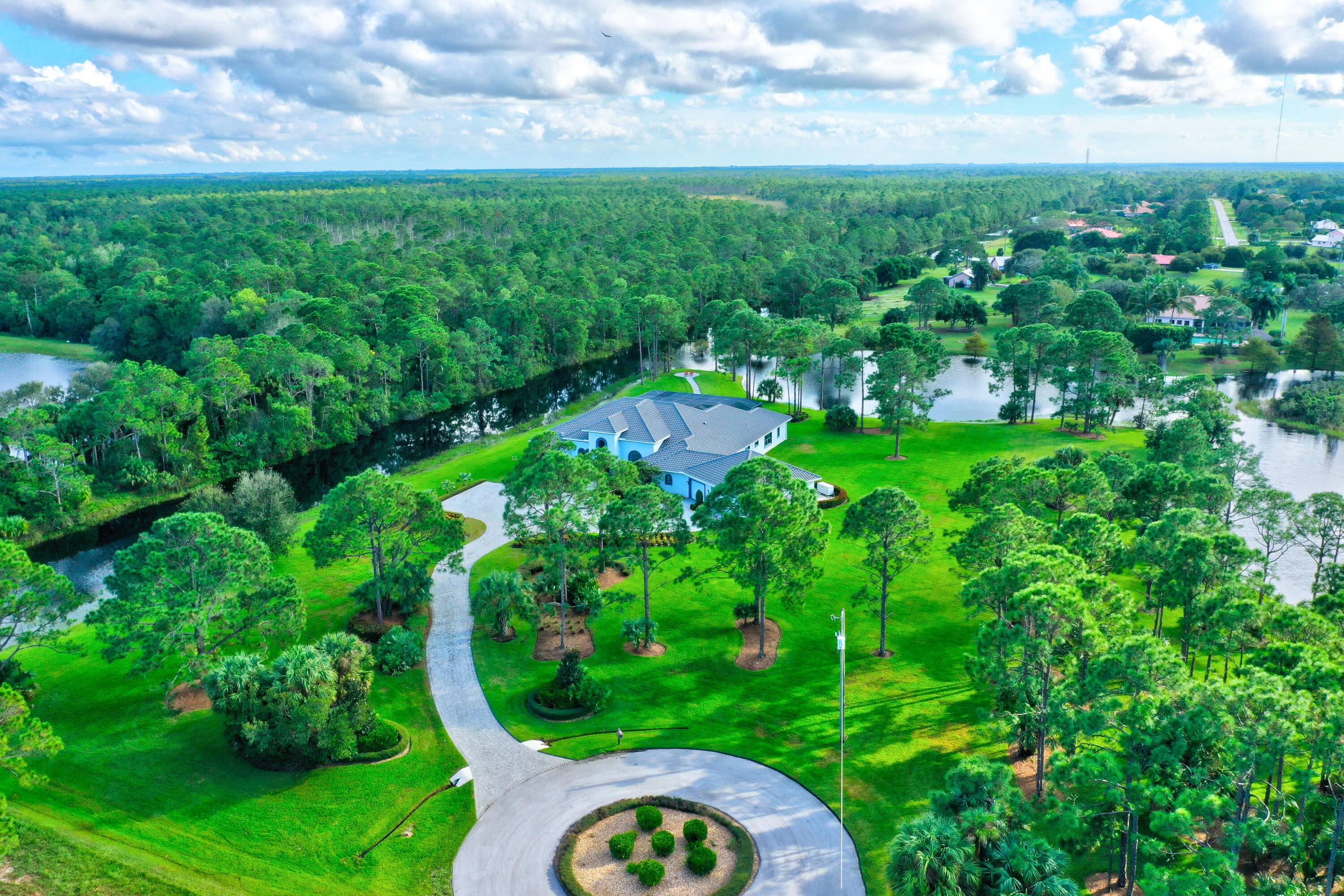 BEAUTIFUL PROPERTY... LOCATION, LOCATION, LOCATION !