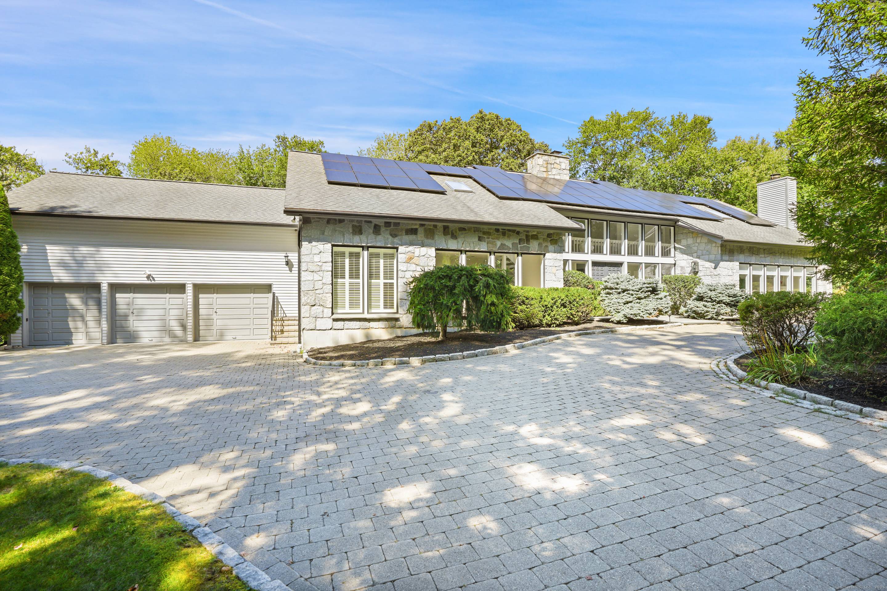 Contemporary retreat on 2.