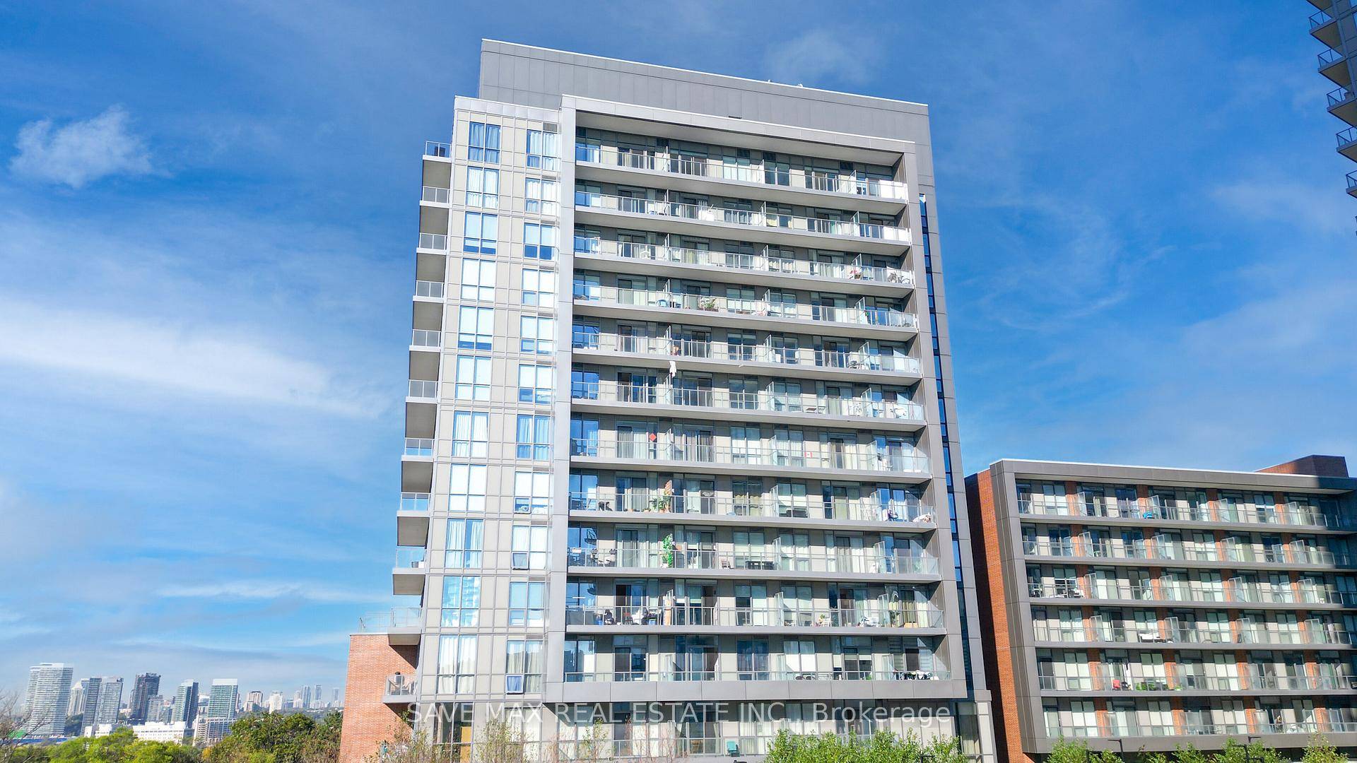 Welcome to this stunning 10 ft ceilings height 1 bedroom plus den condo with approximately 600 sq.
