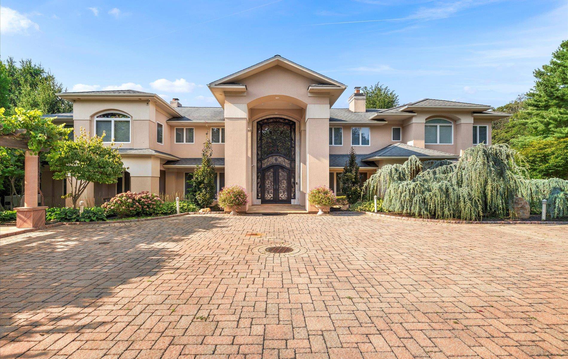 Welcome to your private oasis in the heart of the Half Hollow Hills School District !