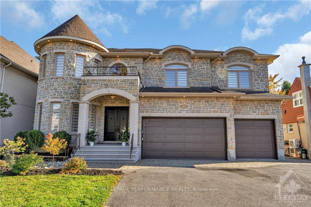 A rare offering in the heart of Ottawa !