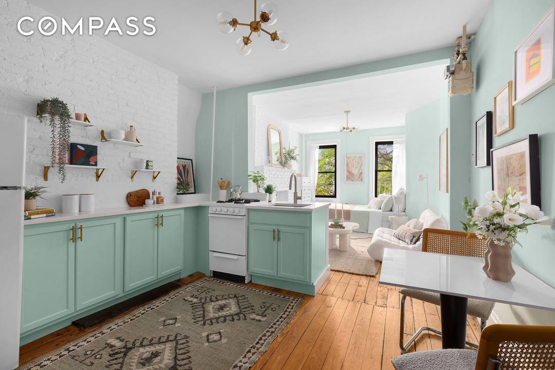 SHOWINGS BY APPOINTMENT ONLY Tucked away on a charming, tree lined block in the heart of the West Village, this sun drenched, south facing studio offers a blend of historic ...