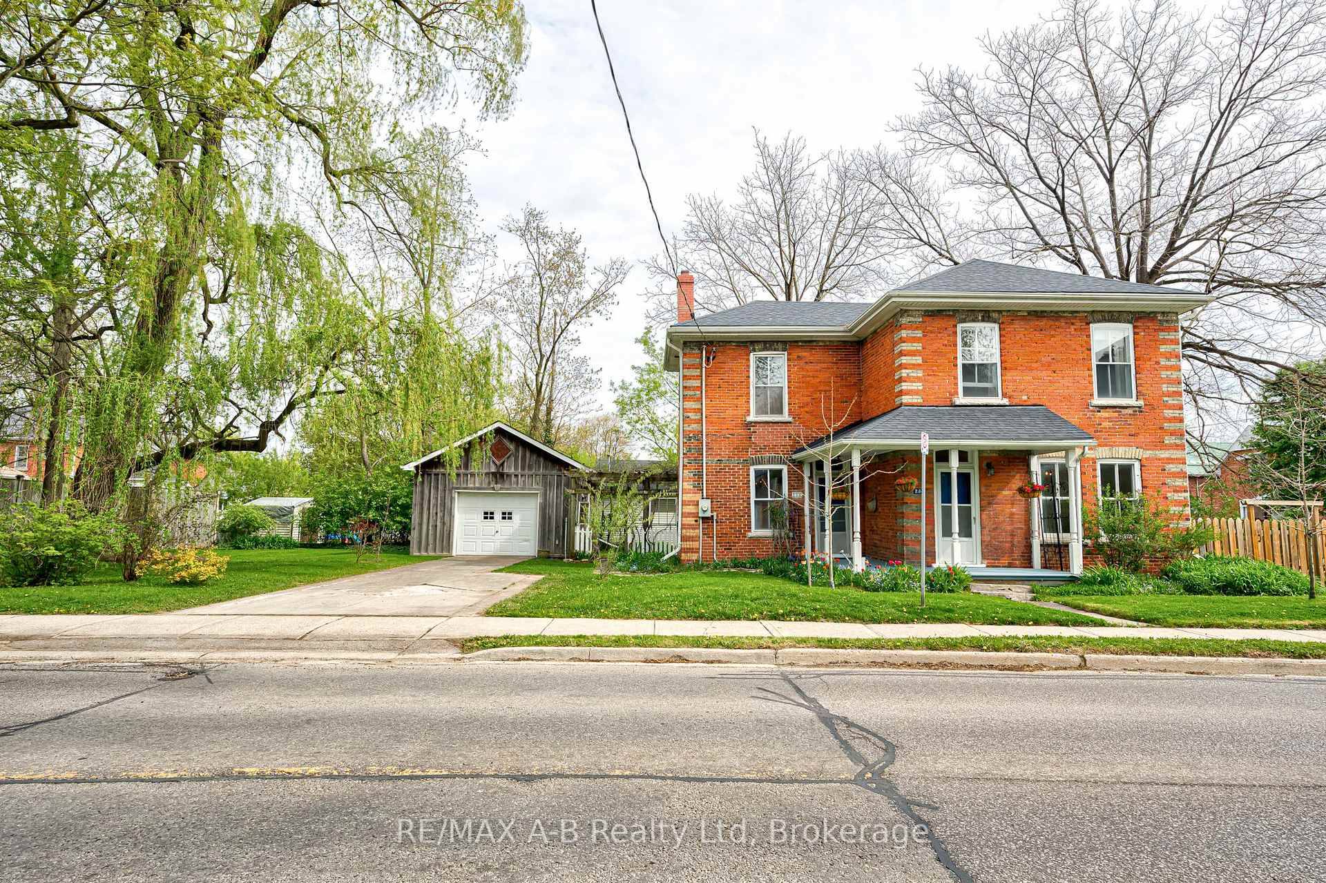 In the heart of original Stratford under the mature willow tree, this charming and freshly updated, 2 1 bedroom, 3 bath home offers flexible living with a variety of potential ...