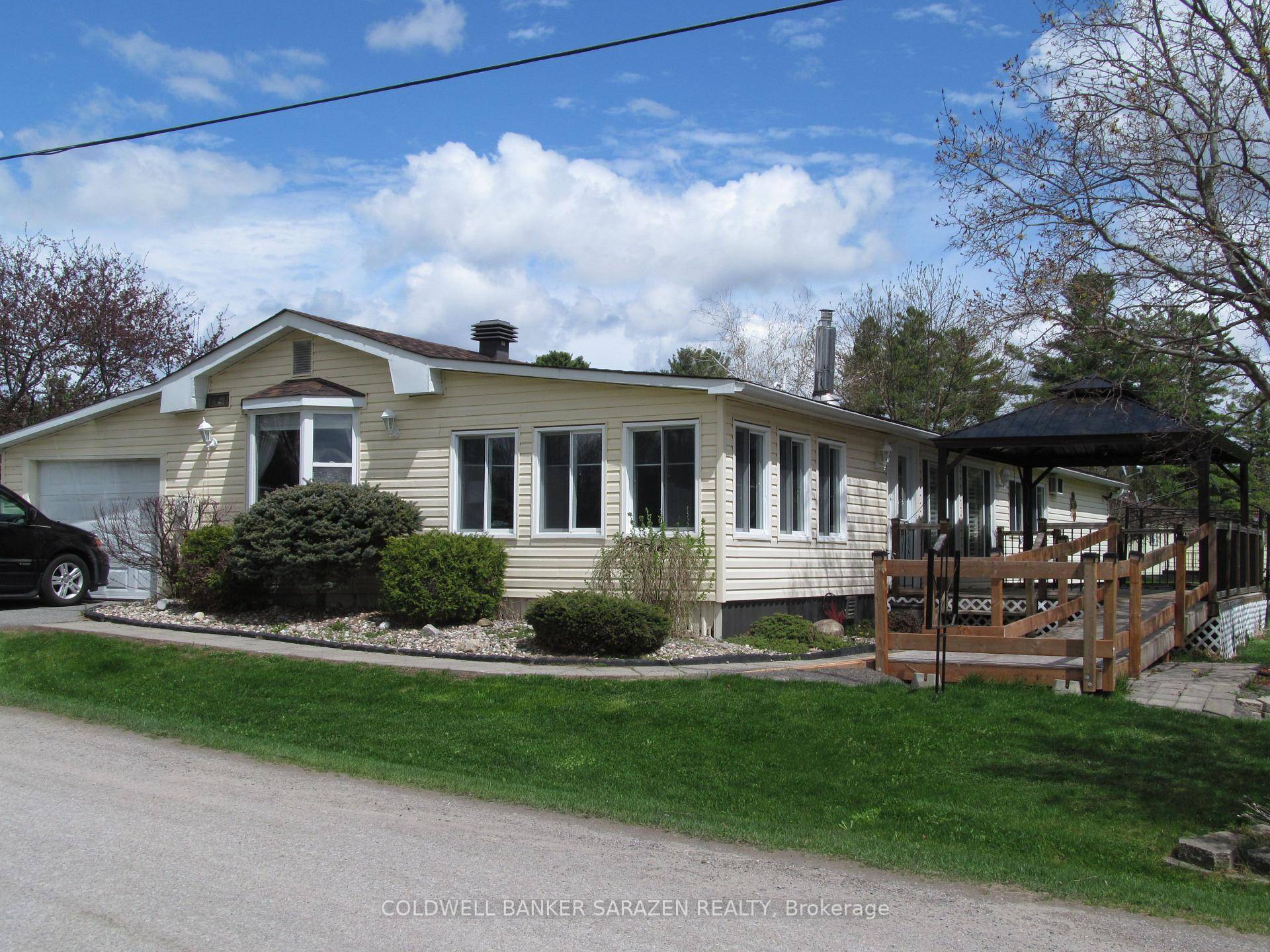 Welcome to retirement living at it's best located on gorgeous White Lake !