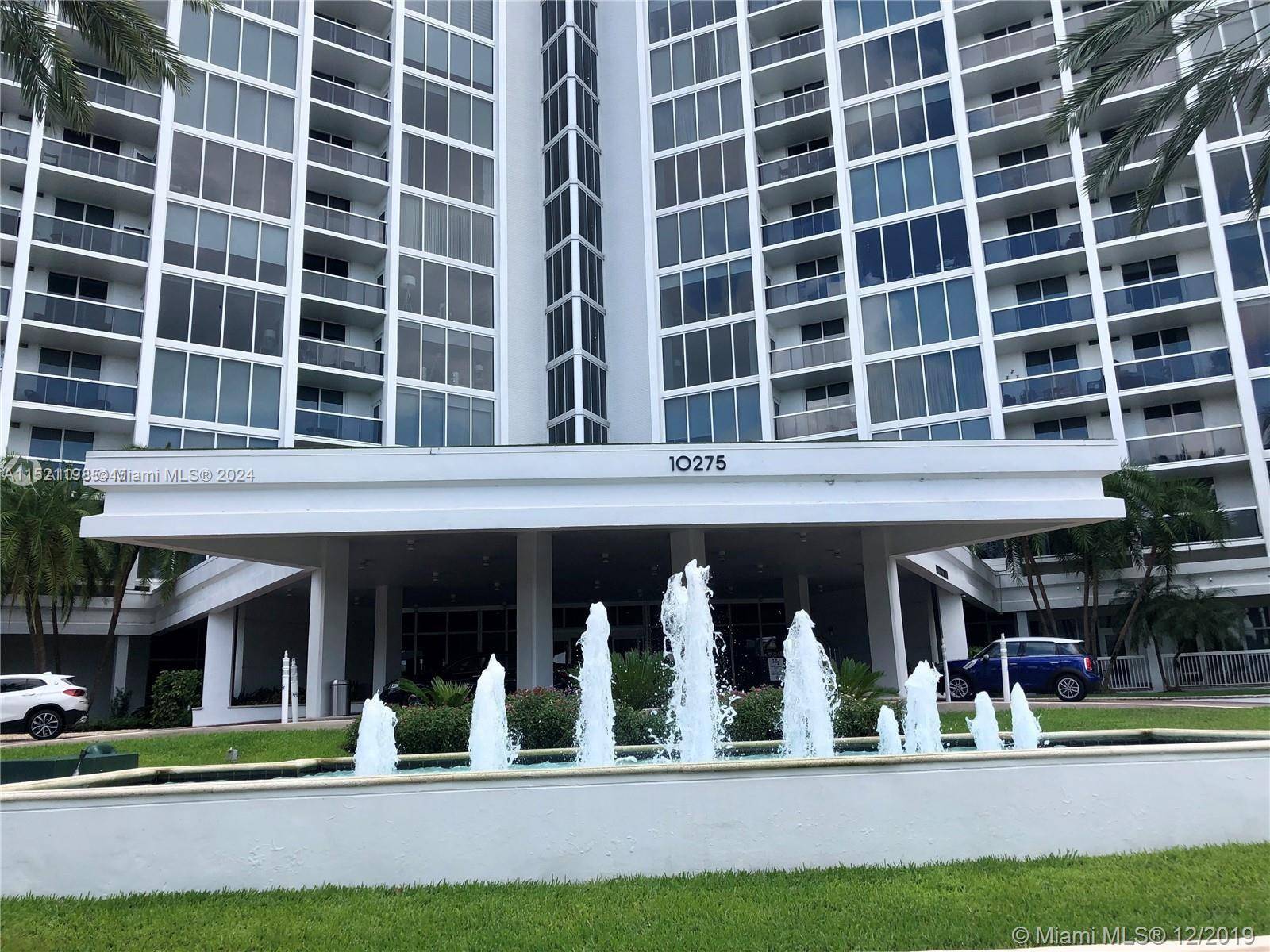 Beautiful 2 bedrooms and 2 bathrooms located in Harbour House.
