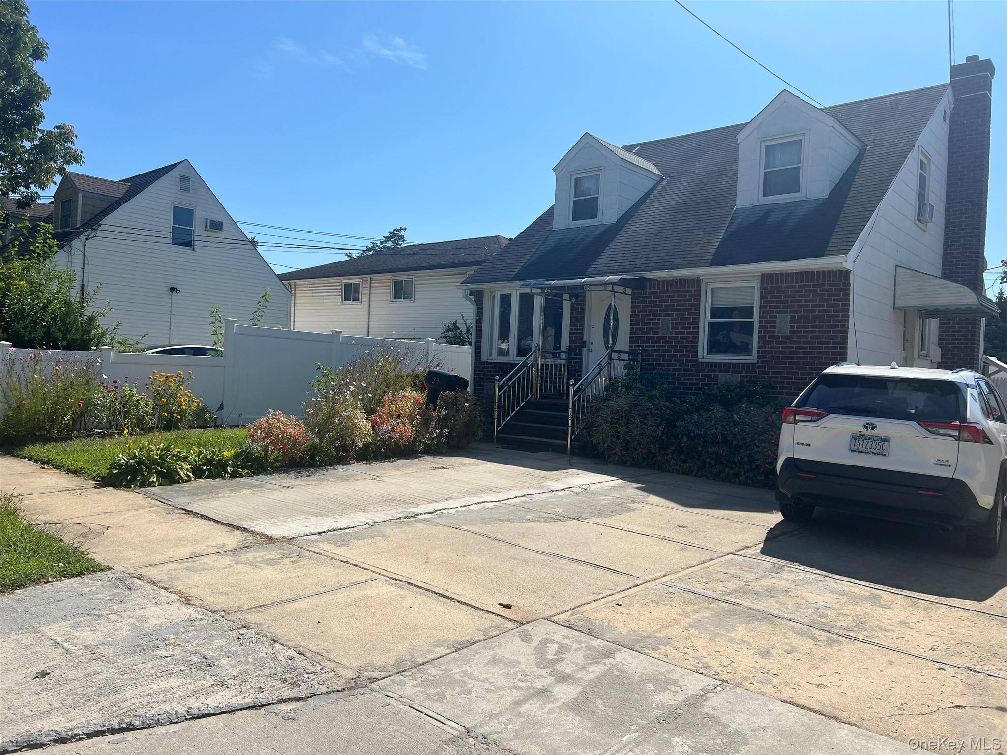Charming Cape Cod Rental in Prime Hicksville Location.