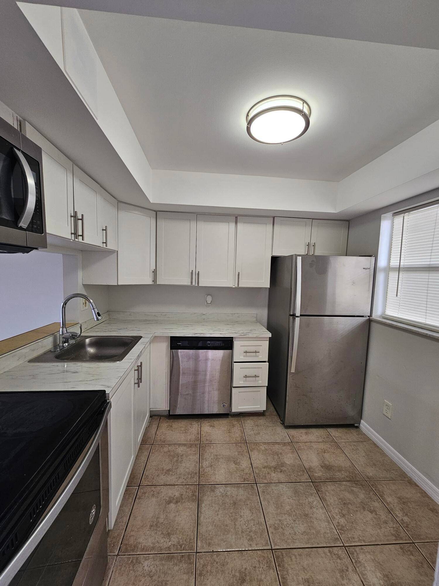 This is your chance at an all ages building with no rental restrictions.